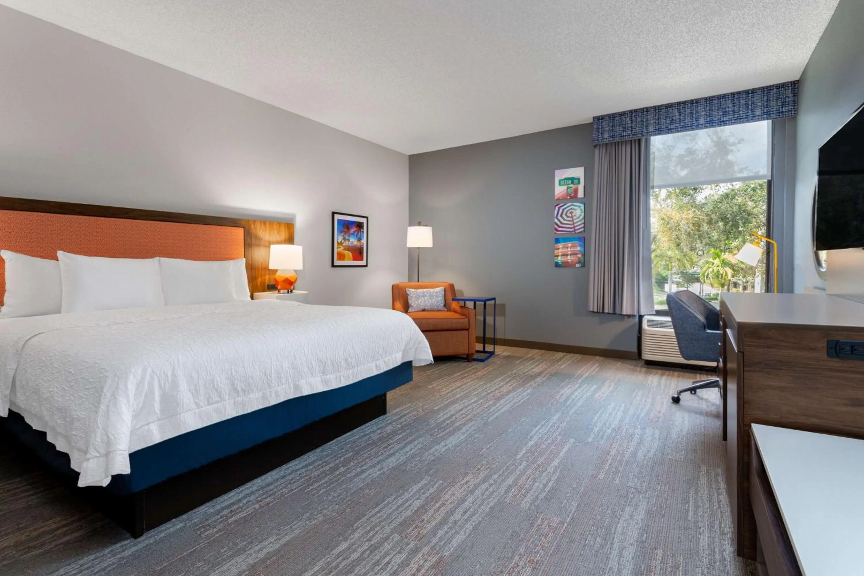 Bedroom, Bed in Hampton Inn Commercial Boulevard-Fort Lauderdale