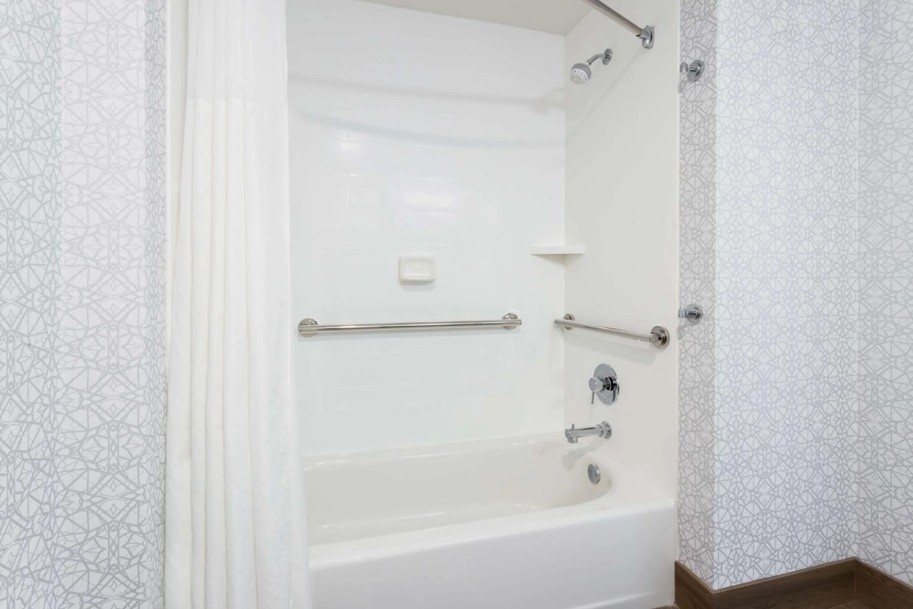 Bathroom in Hampton Inn Commercial Boulevard-Fort Lauderdale