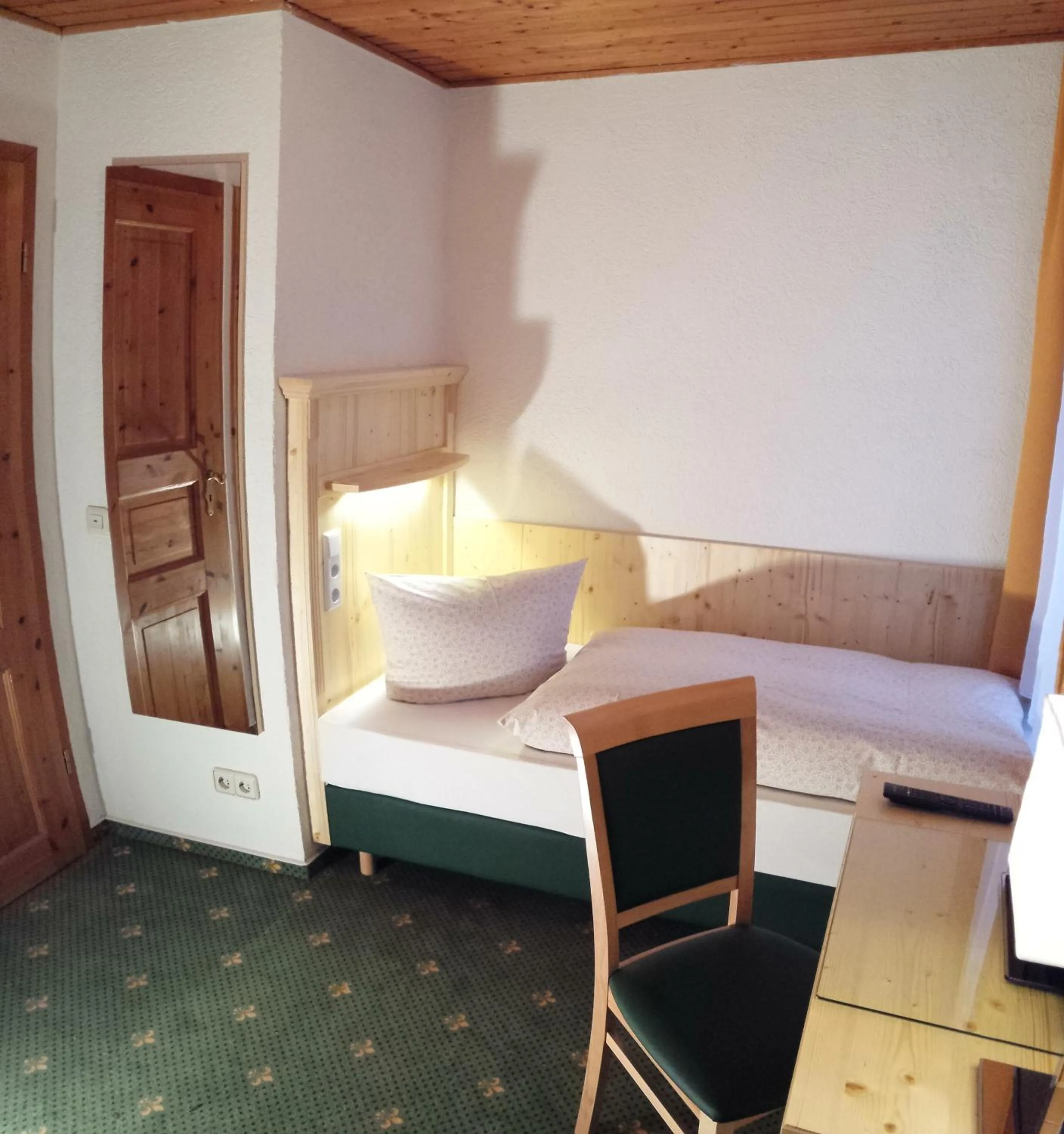 Photo of the whole room, Bed in Gasthaus Zur Ölmühle