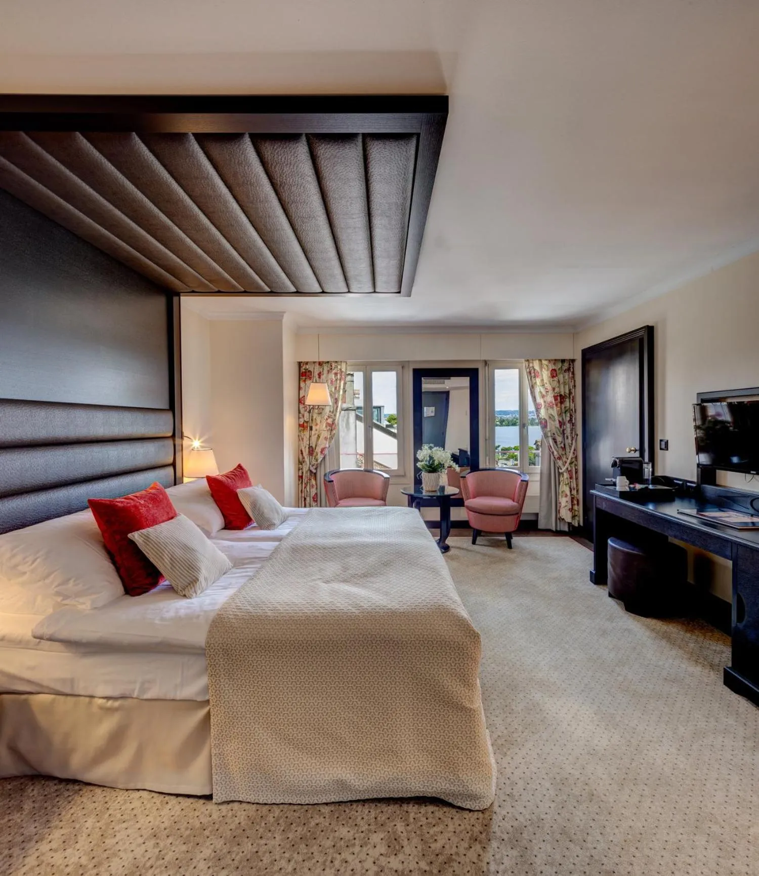 Bed in Romantik Hotel Mont Blanc au Lac