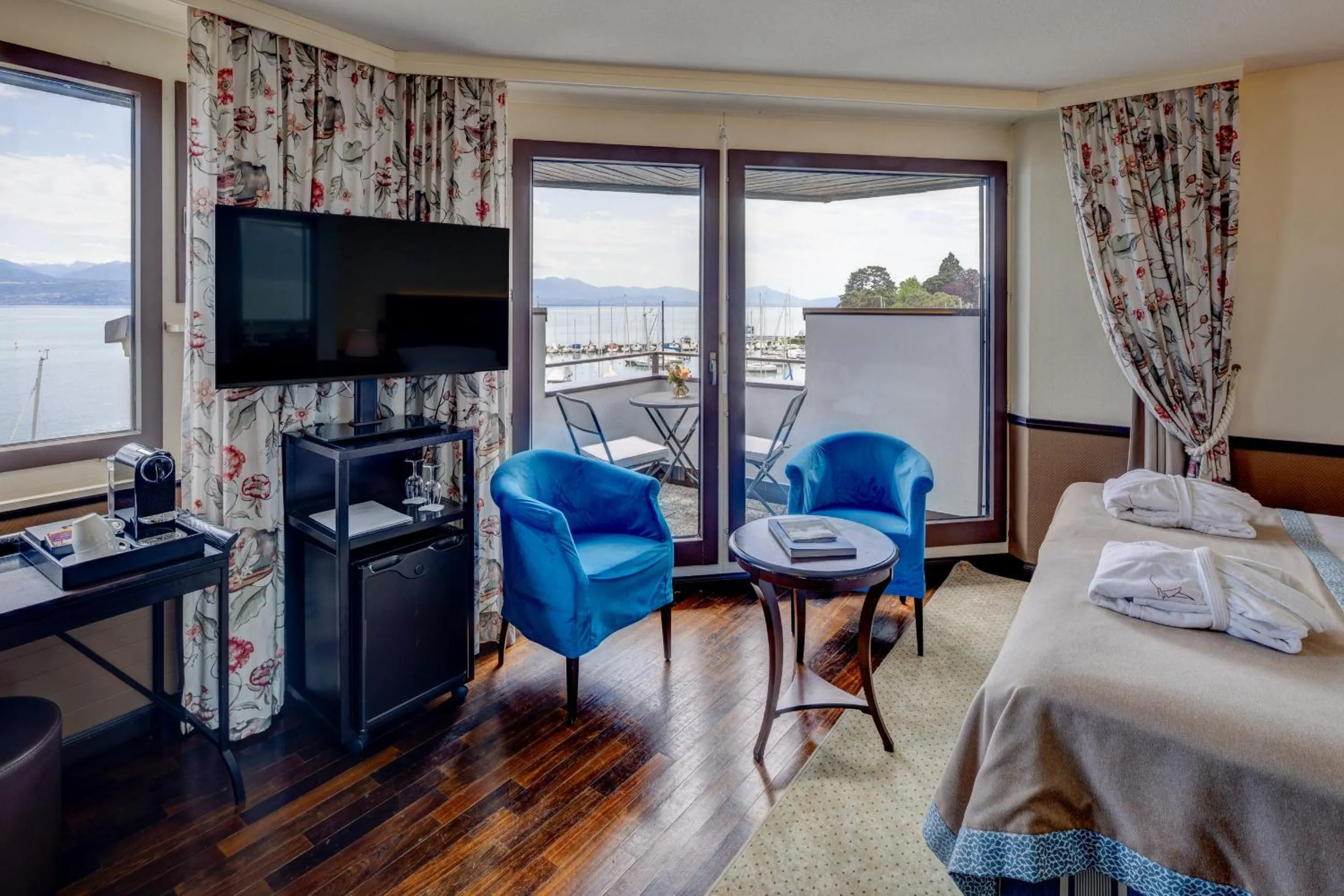 Bed in Romantik Hotel Mont Blanc au Lac