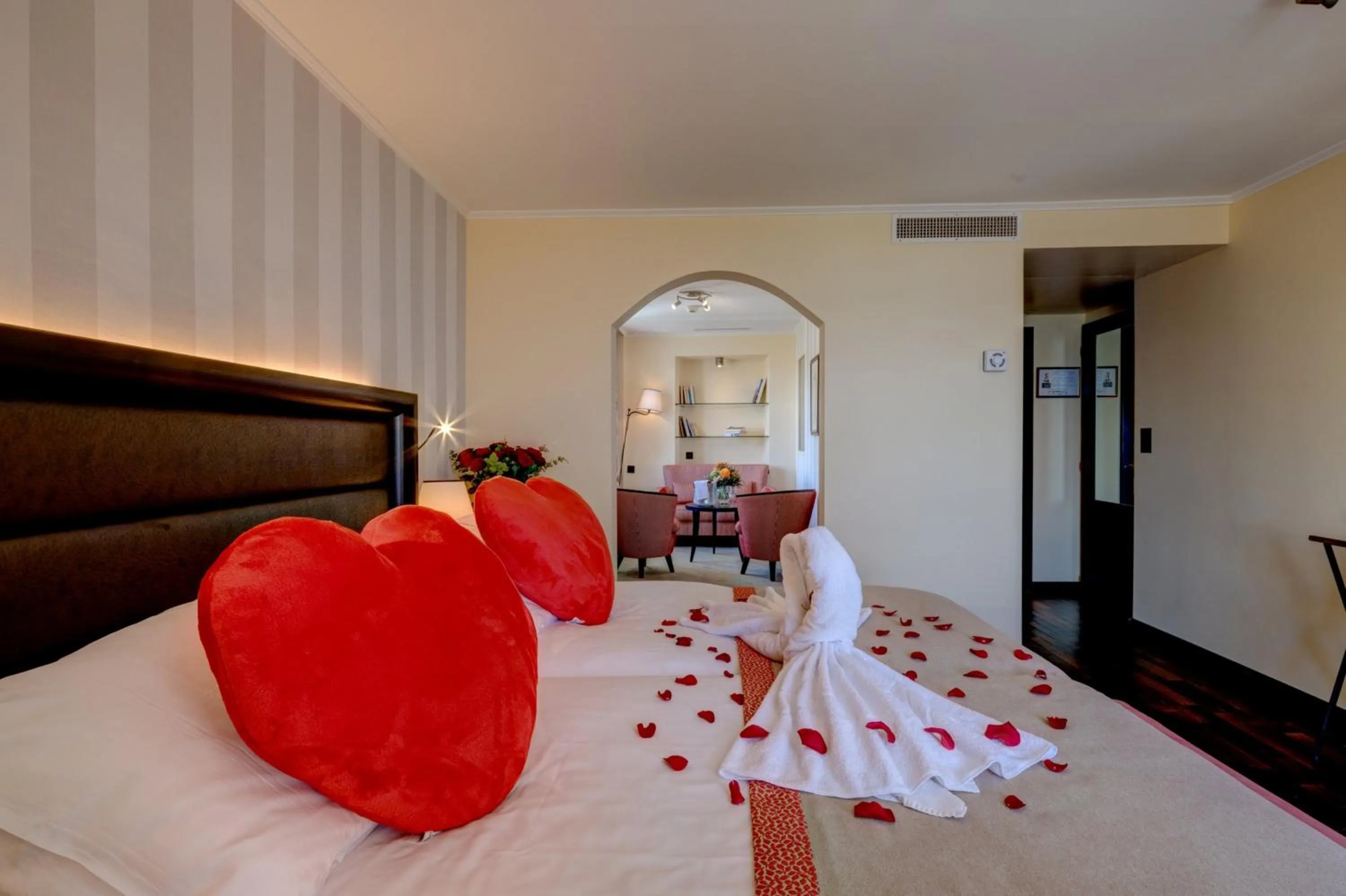 Photo of the whole room, Bed in Romantik Hotel Mont Blanc au Lac