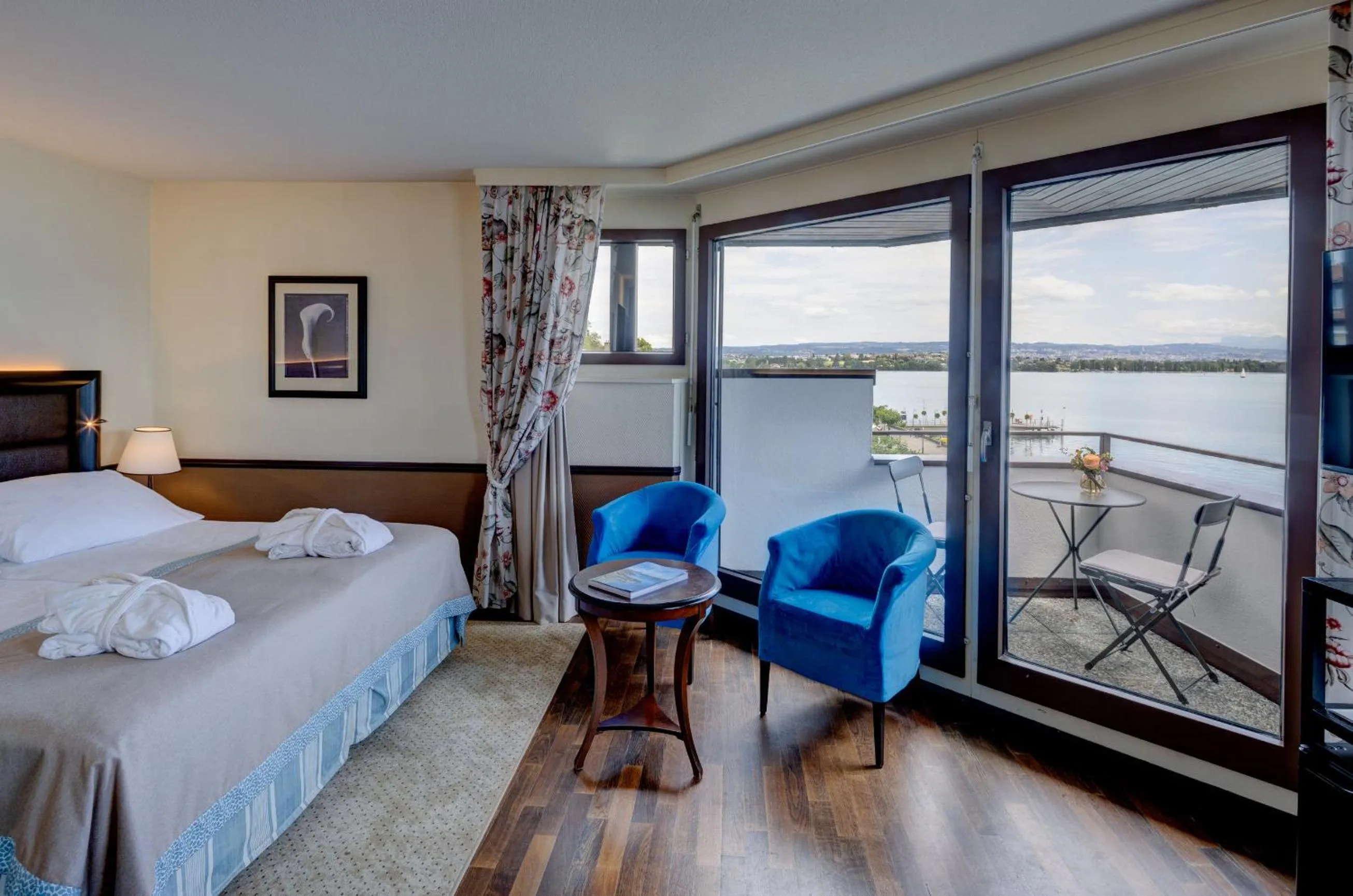 Bed in Romantik Hotel Mont Blanc au Lac