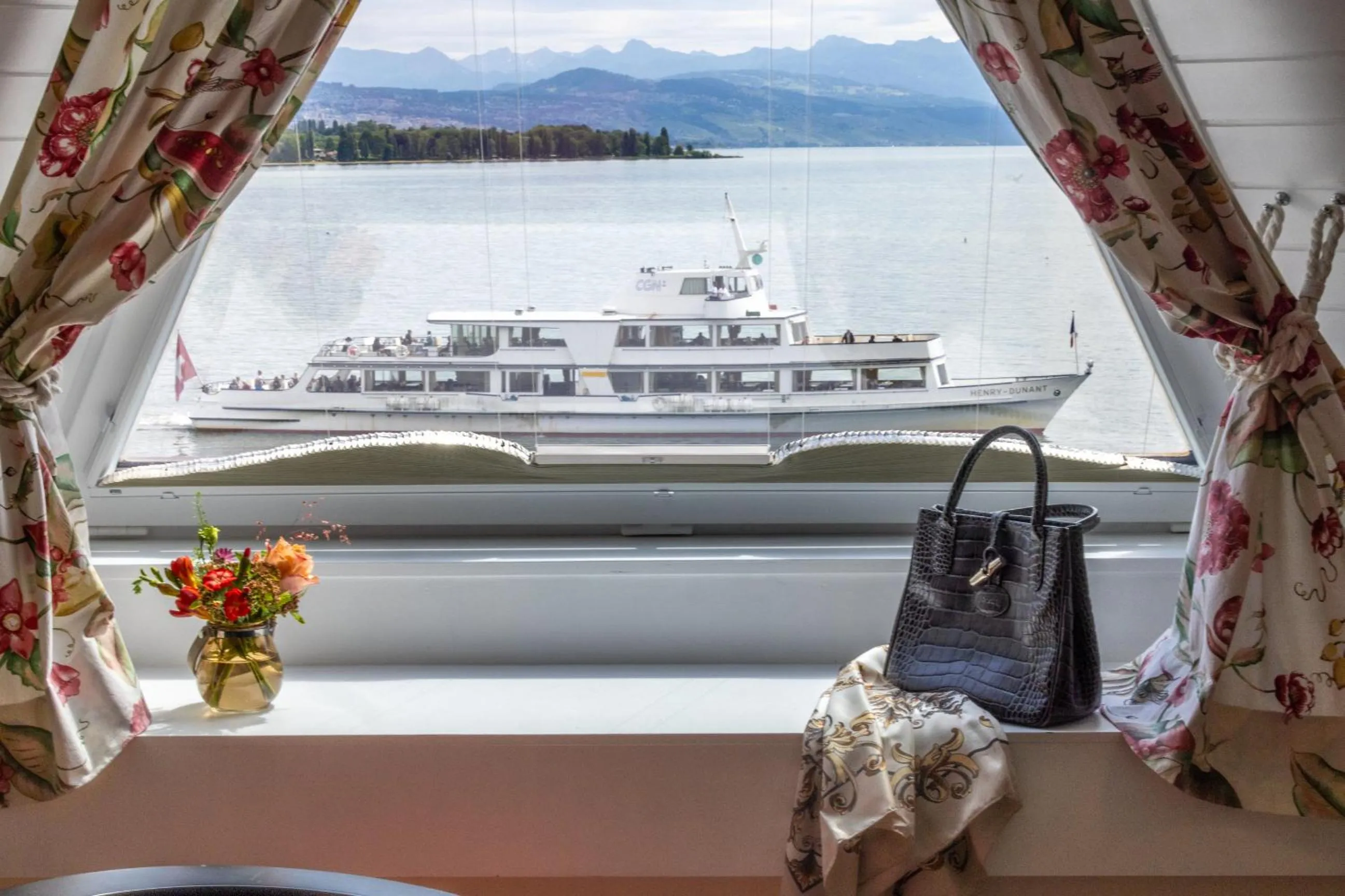 Lake view in Romantik Hotel Mont Blanc au Lac