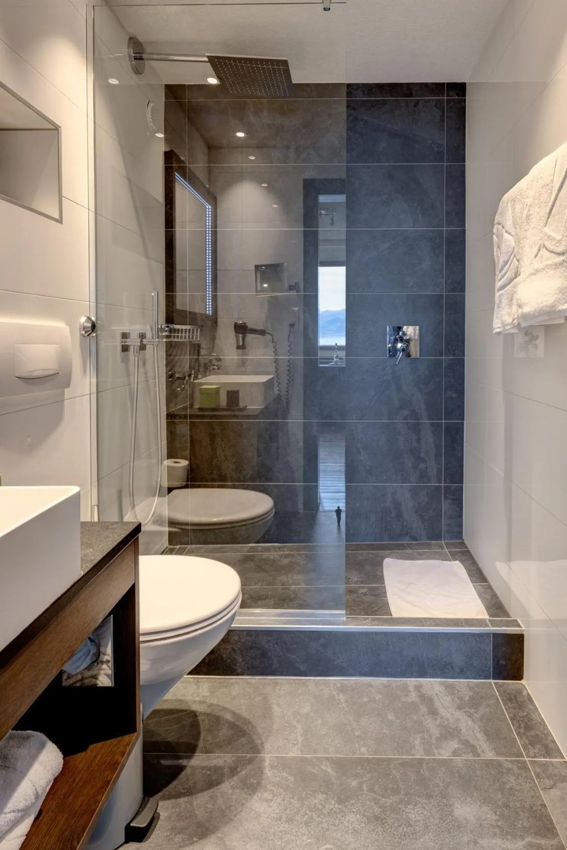 Bathroom in Romantik Hotel Mont Blanc au Lac