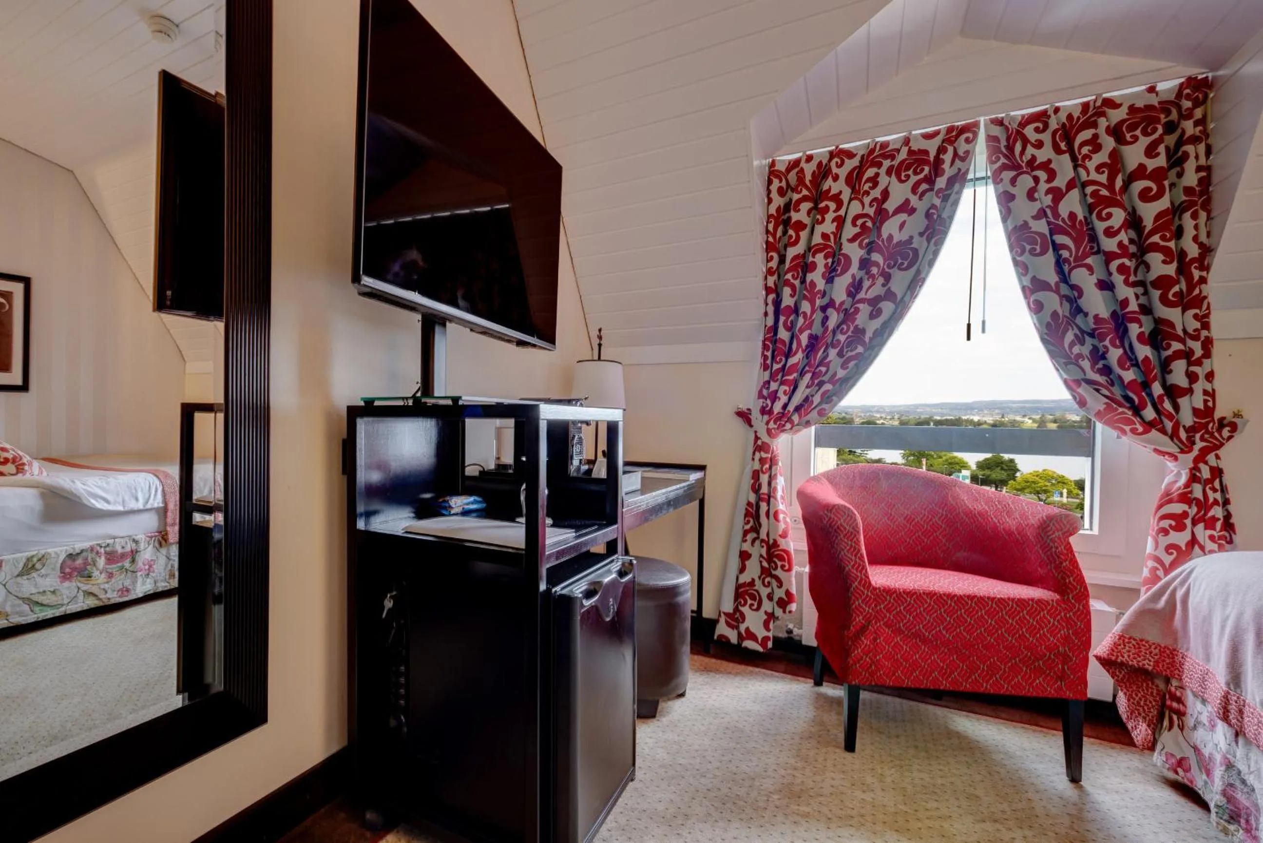 Bed in Romantik Hotel Mont Blanc au Lac