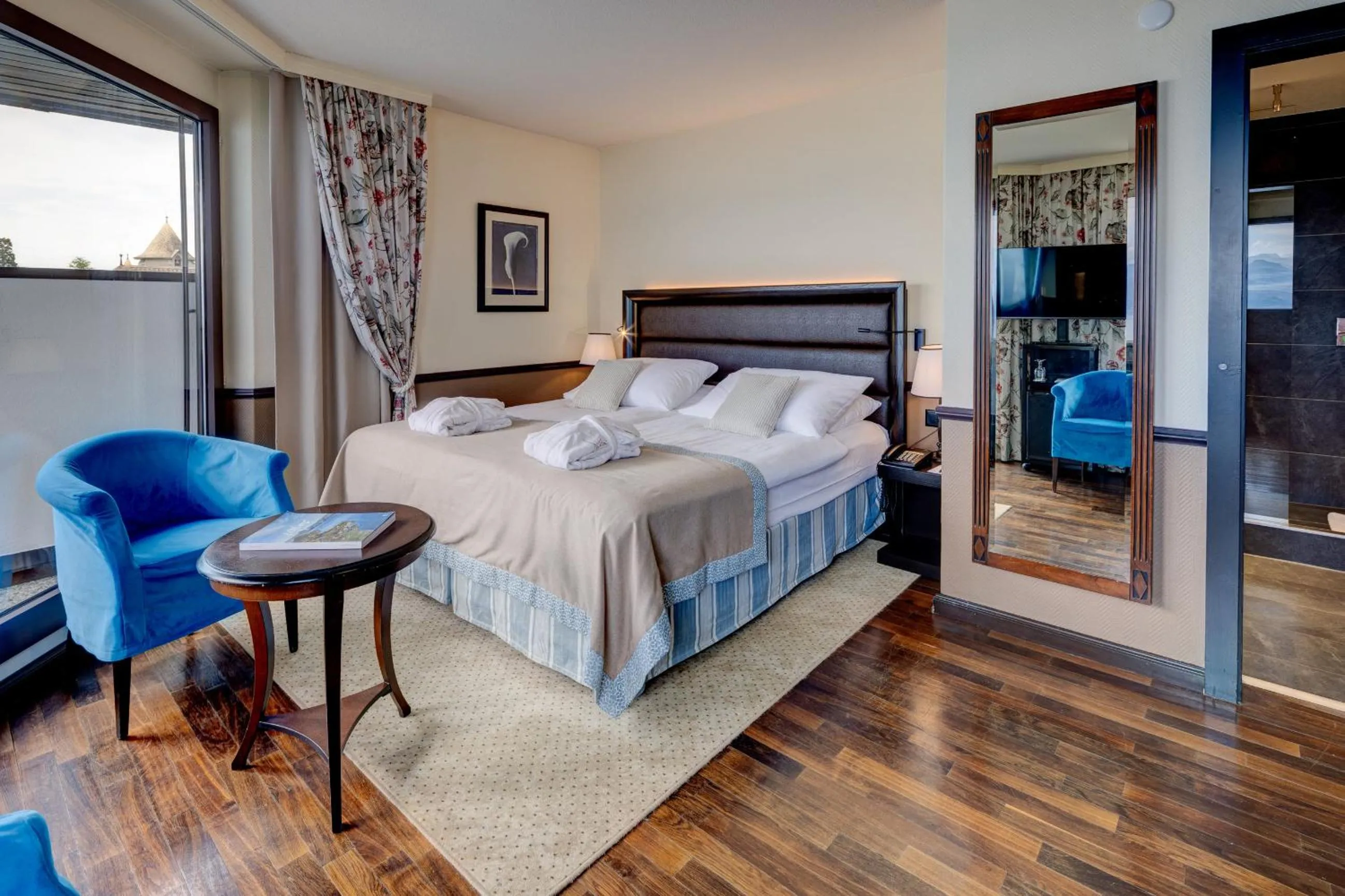 Bed in Romantik Hotel Mont Blanc au Lac