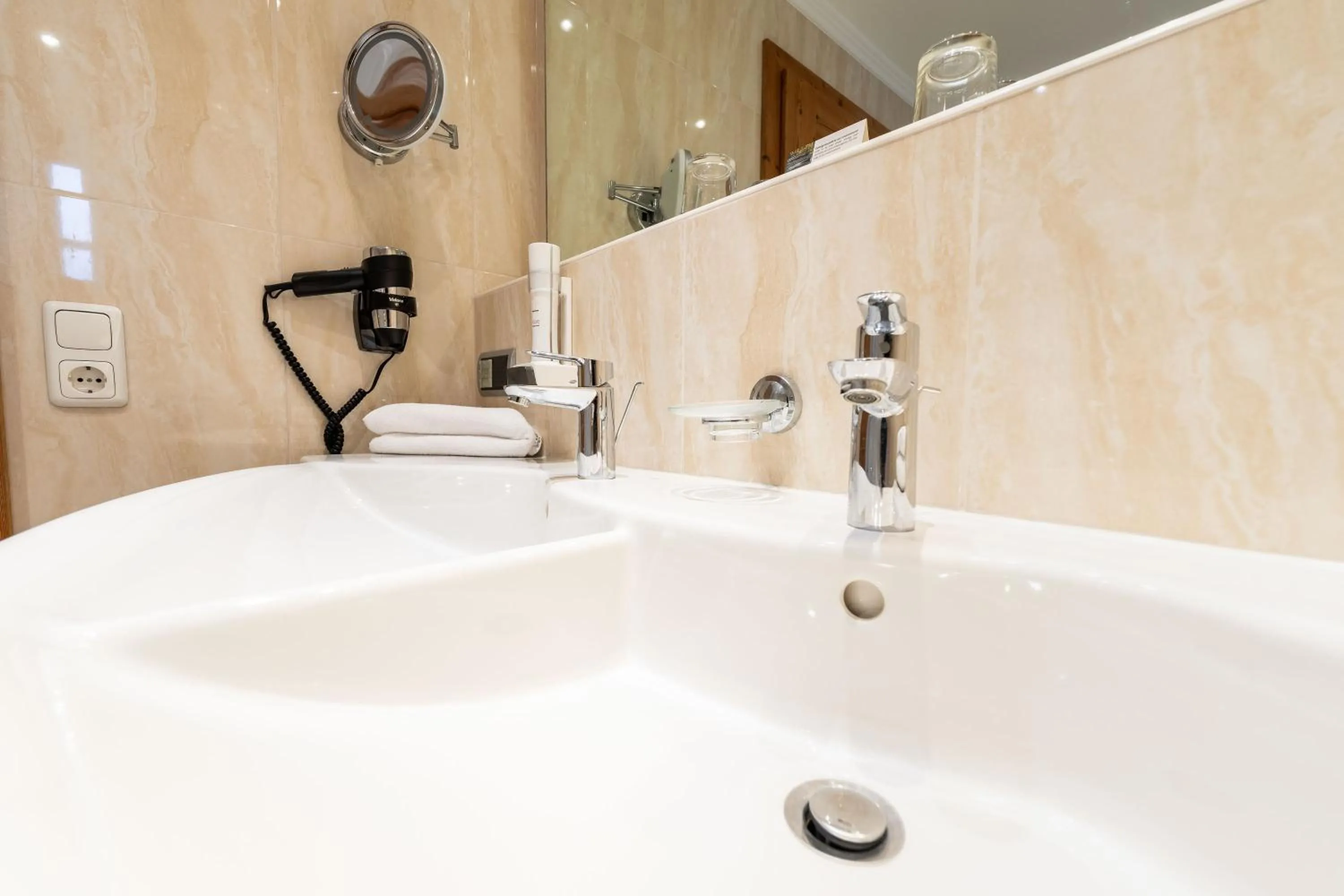 Bathroom in Hotel zum Hirschen Zell am See