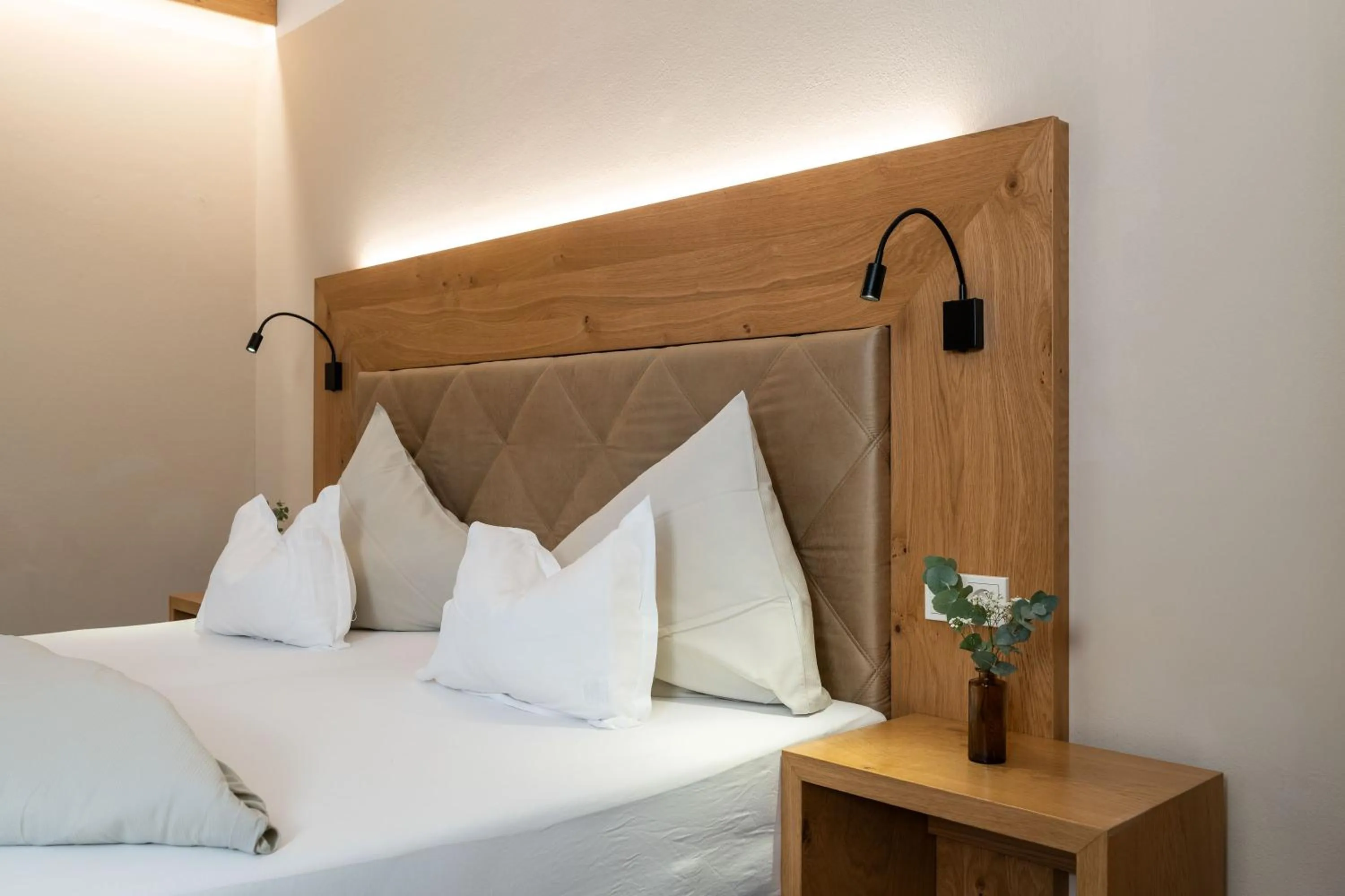 Photo of the whole room, Bed in Hotel zum Hirschen Zell am See