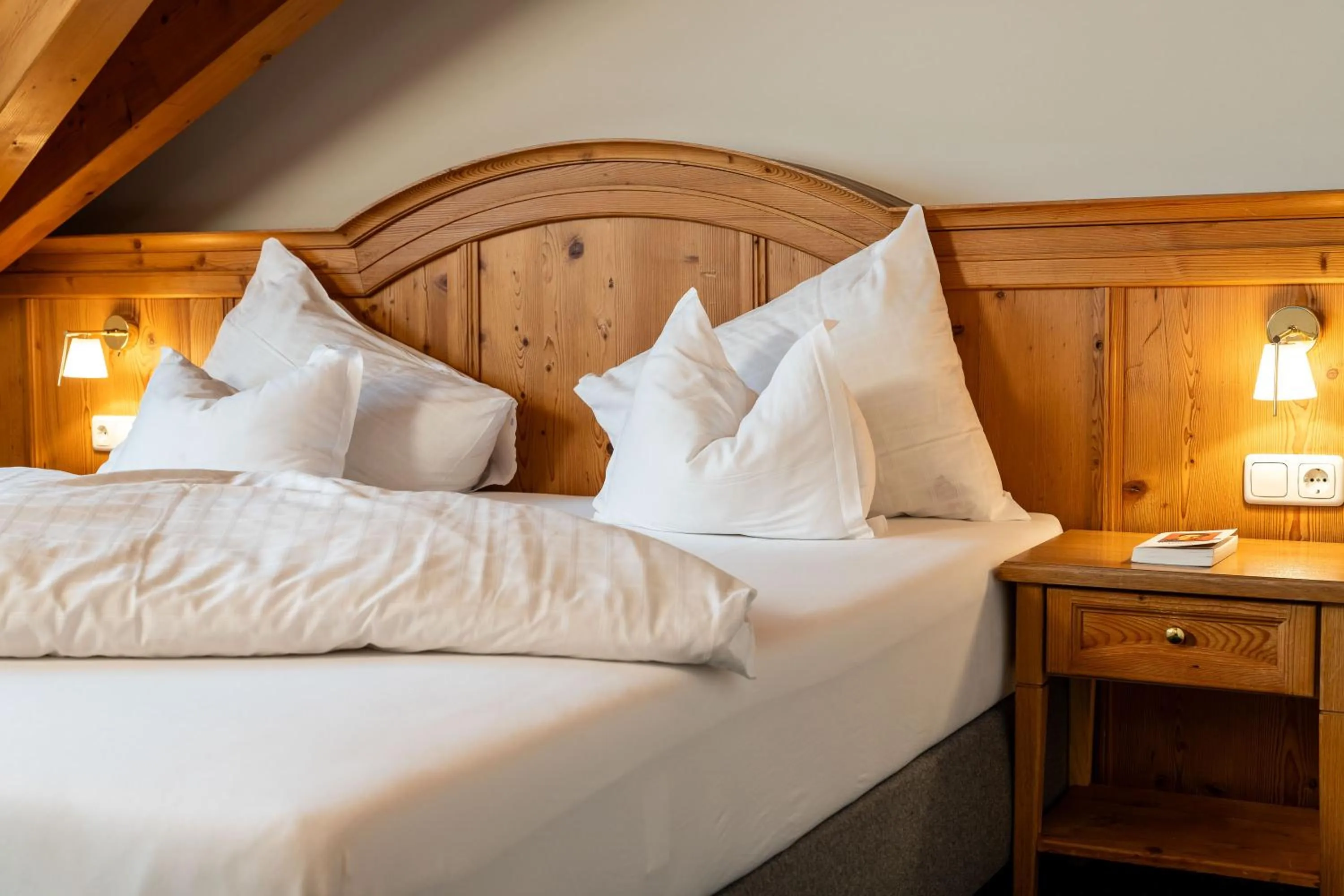 Bed in Hotel zum Hirschen Zell am See