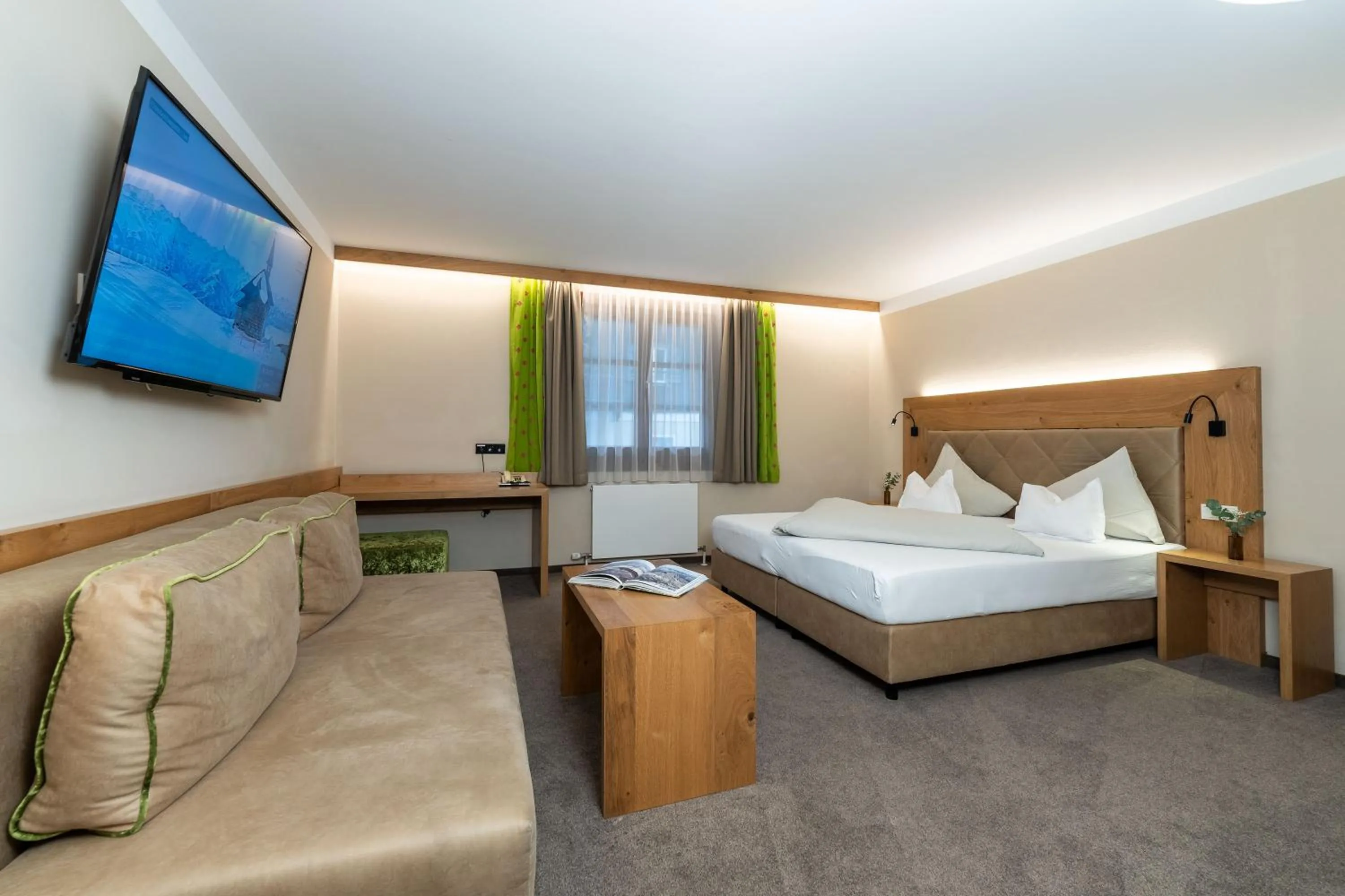 Photo of the whole room, Bed in Hotel zum Hirschen Zell am See