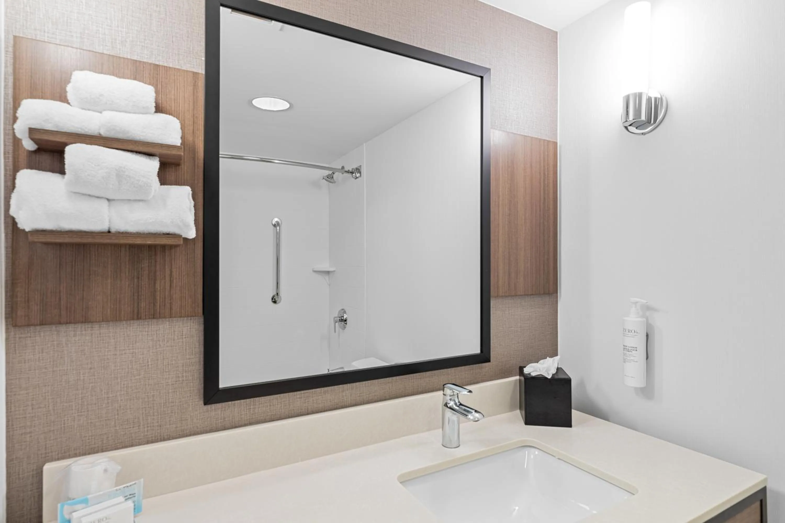 Bathroom in Hilton Garden Inn Syracuse