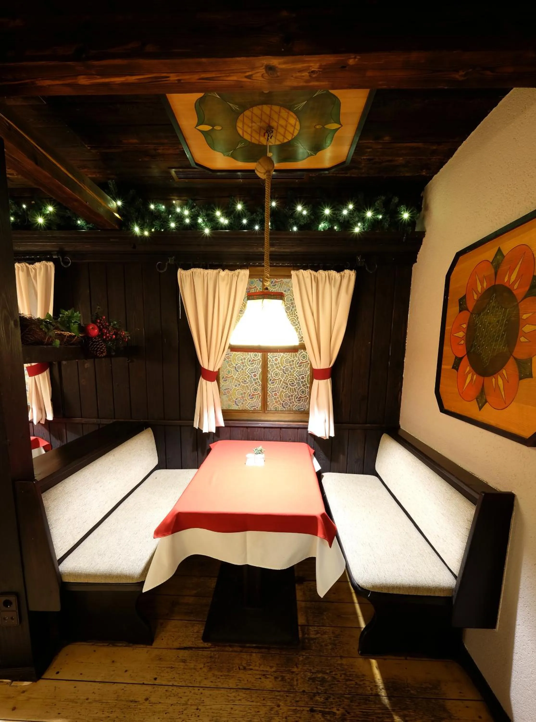 Restaurant/places to eat, Bed in Alpenhotel Marcius