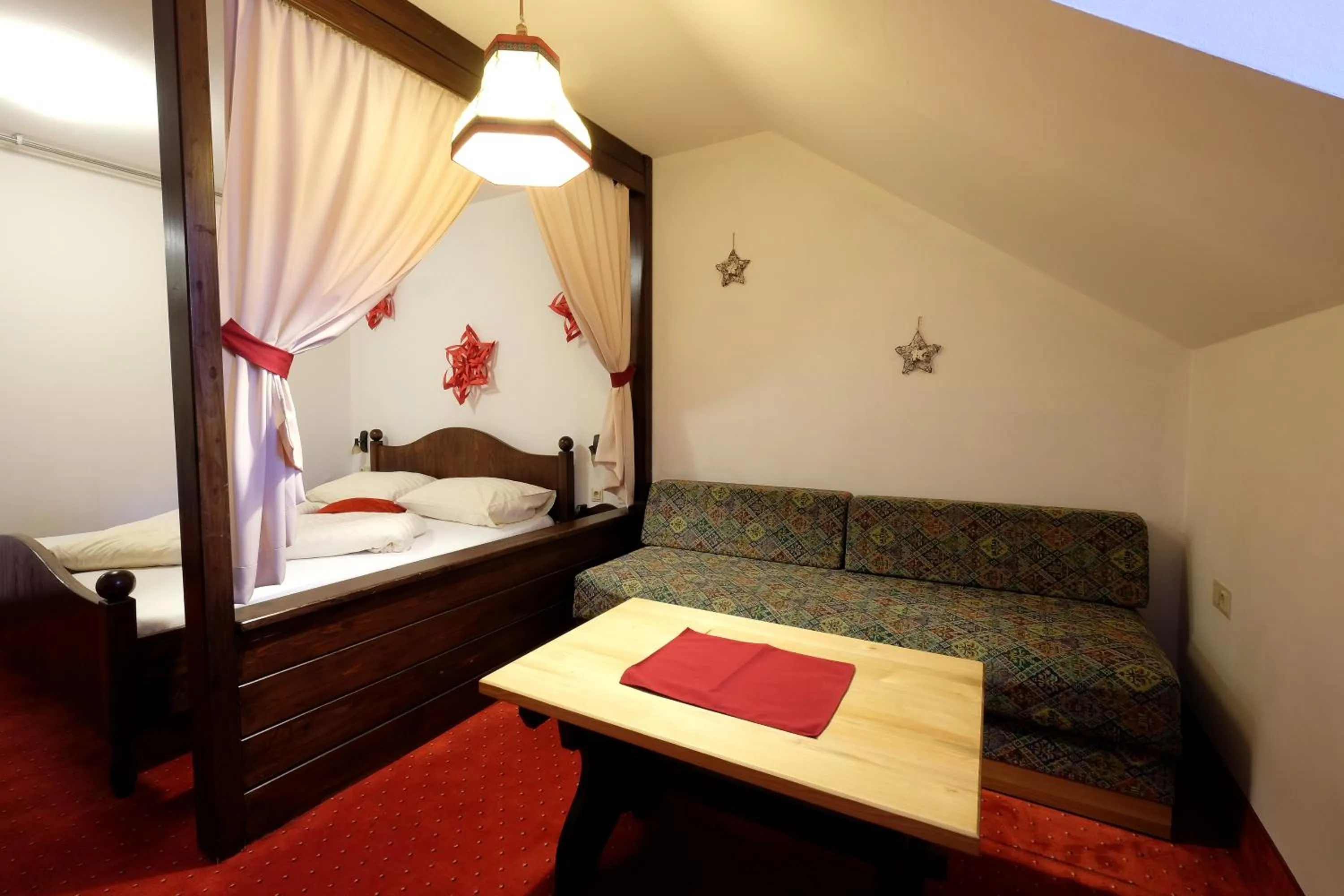 Decorative detail, Bed in Alpenhotel Marcius