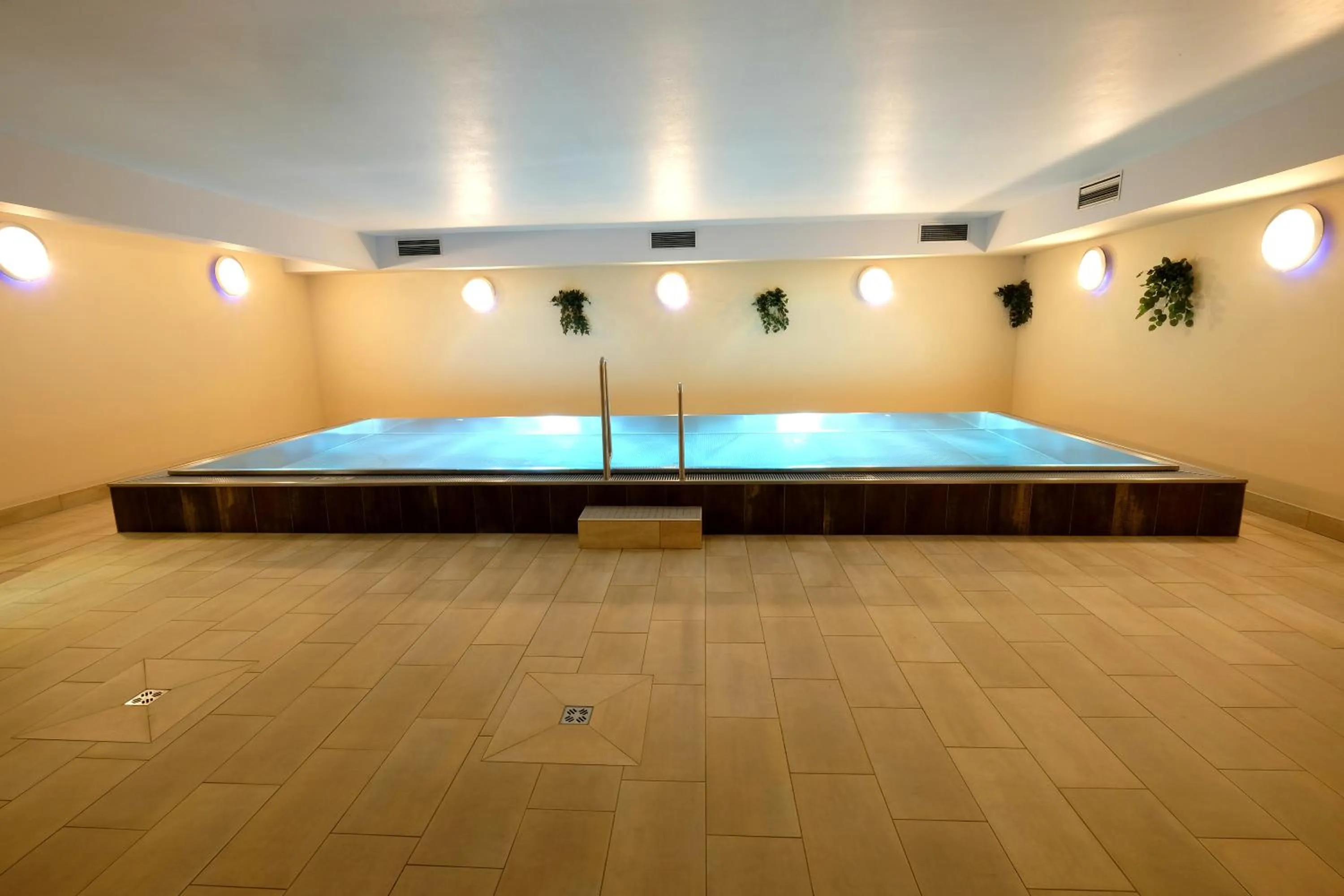 Swimming pool in Alpenhotel Marcius