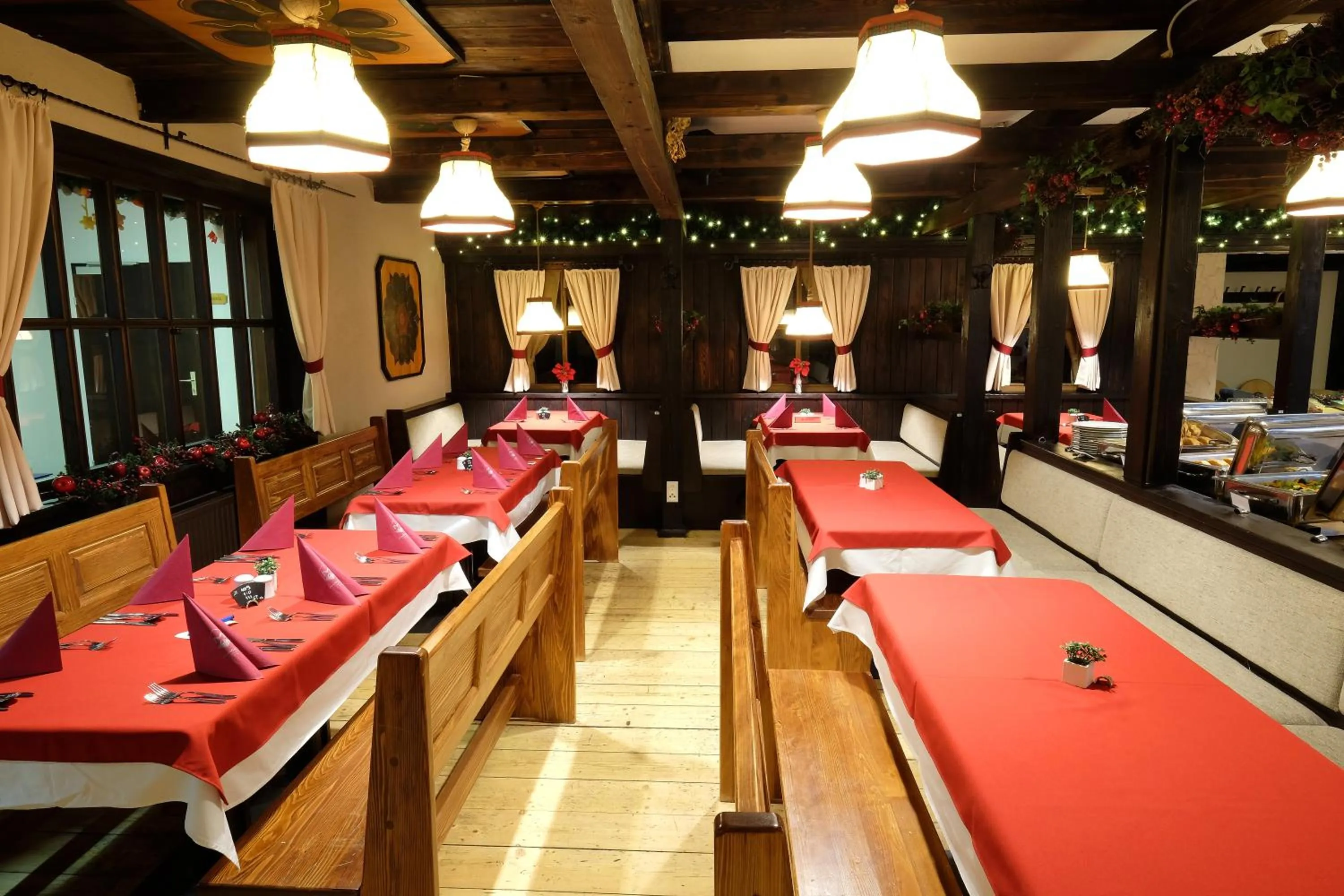 Restaurant/places to eat in Alpenhotel Marcius