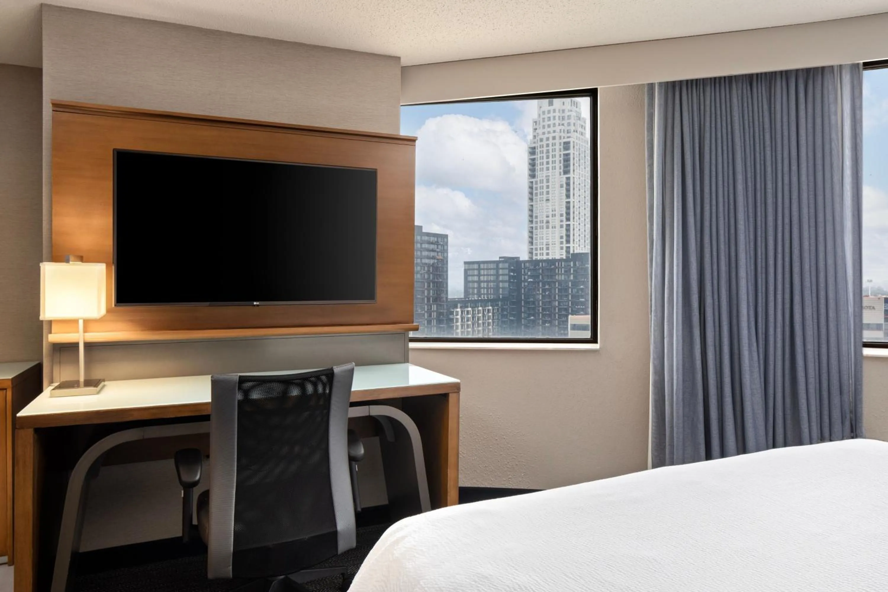 Photo of the whole room, Bed in Courtyard by Marriott Minneapolis Downtown