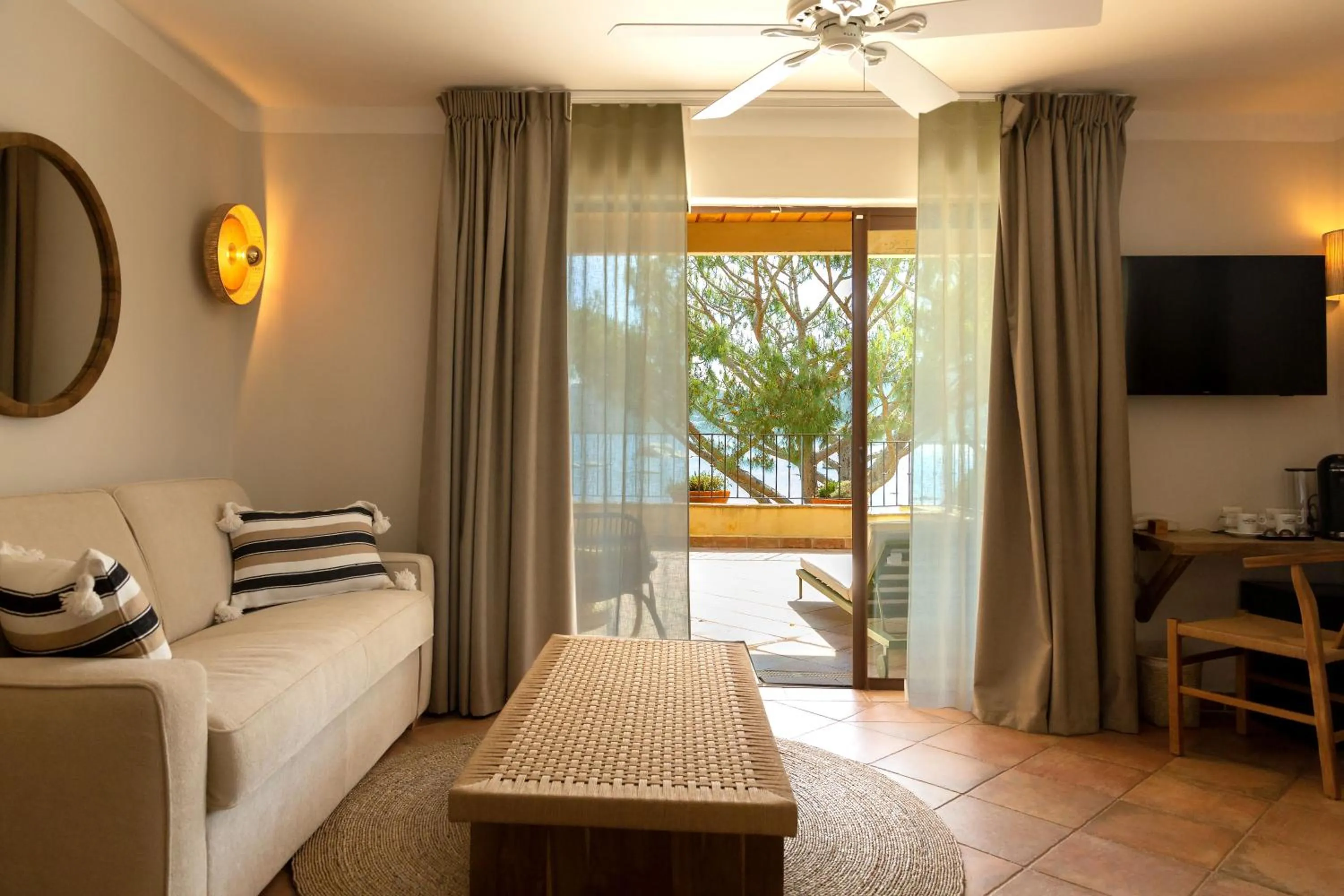 Living room, Bed in Casa Santini x Roc Seven