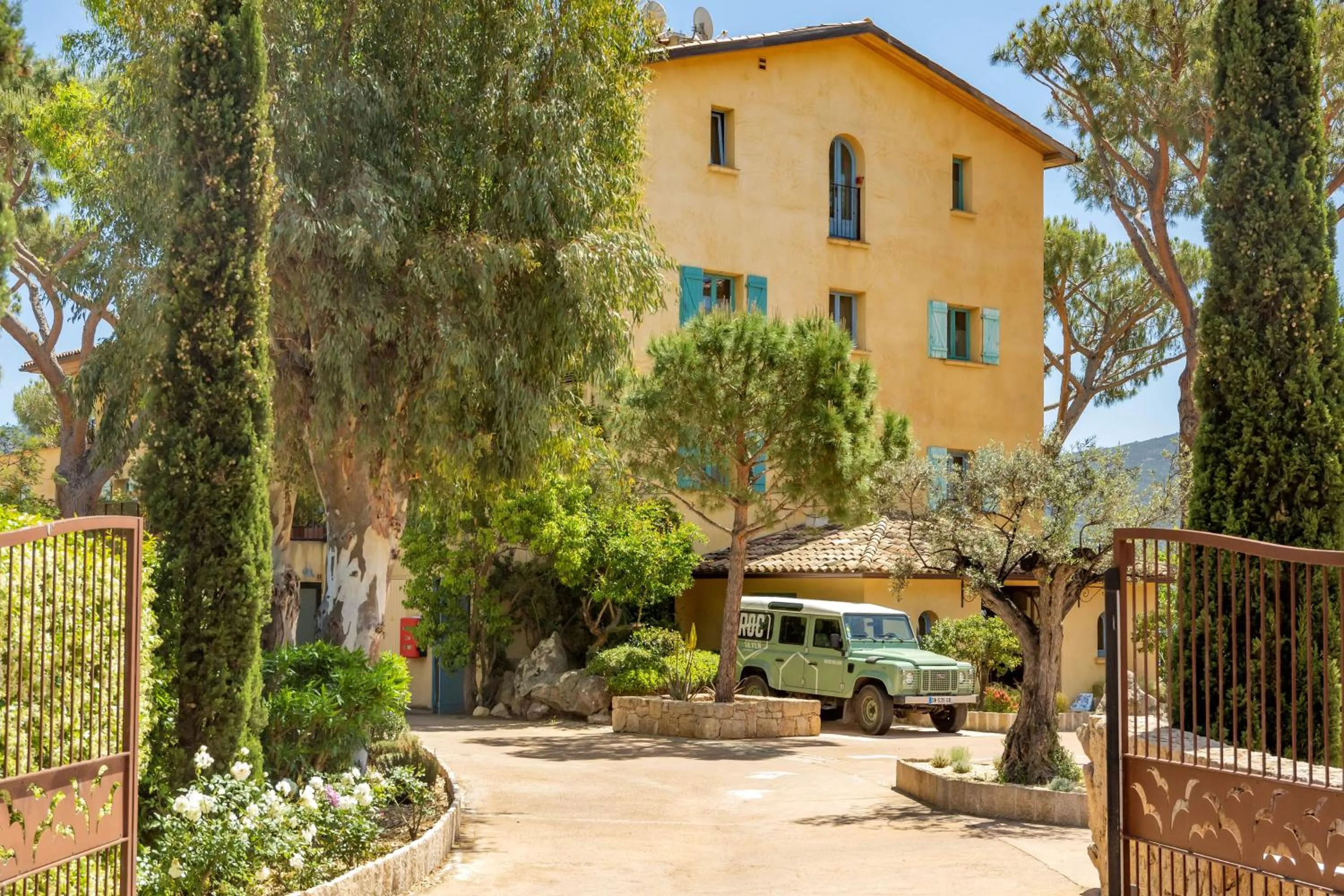 Property building in Casa Santini x Roc Seven