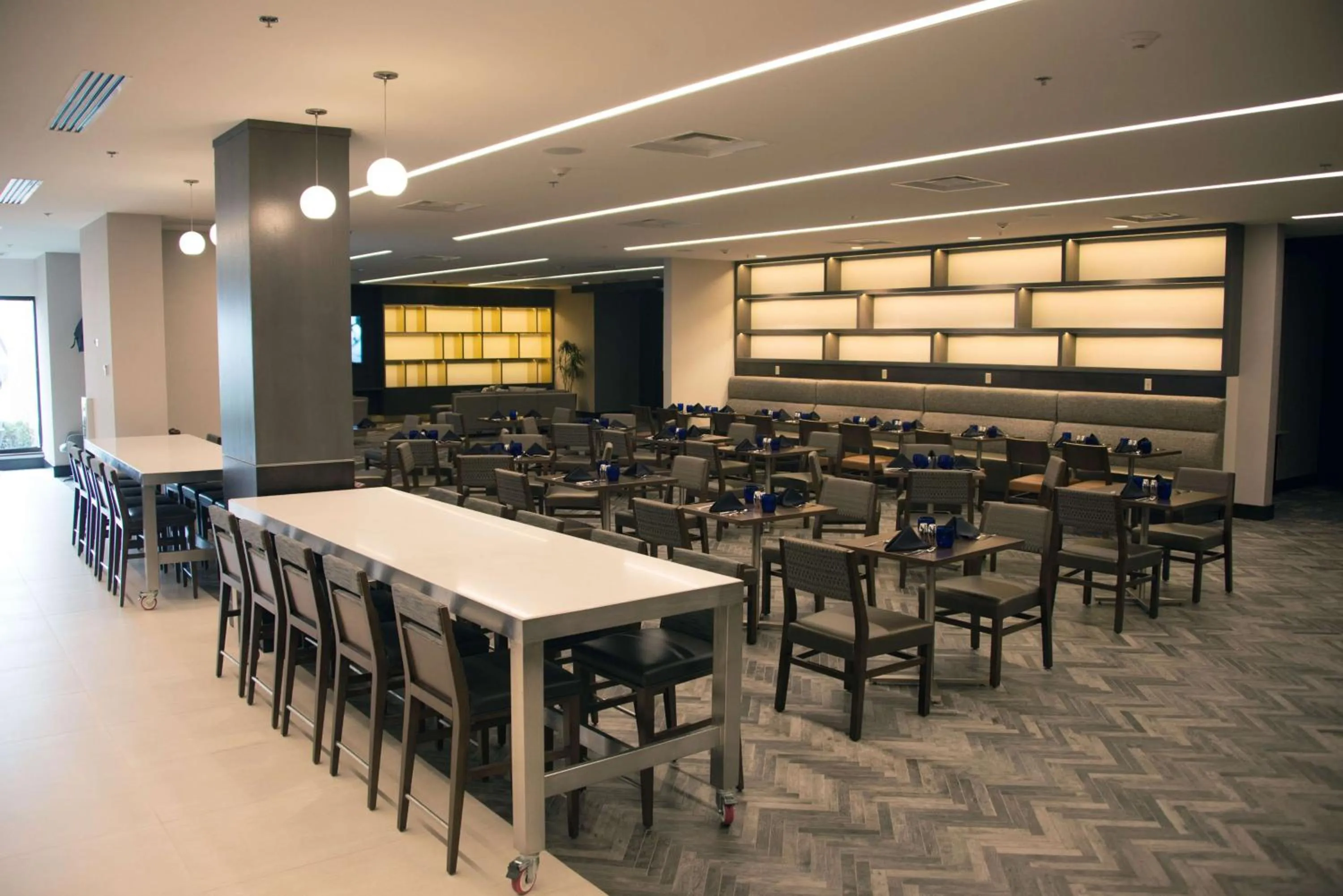 Lounge or bar in DoubleTree by Hilton Hotel Syracuse