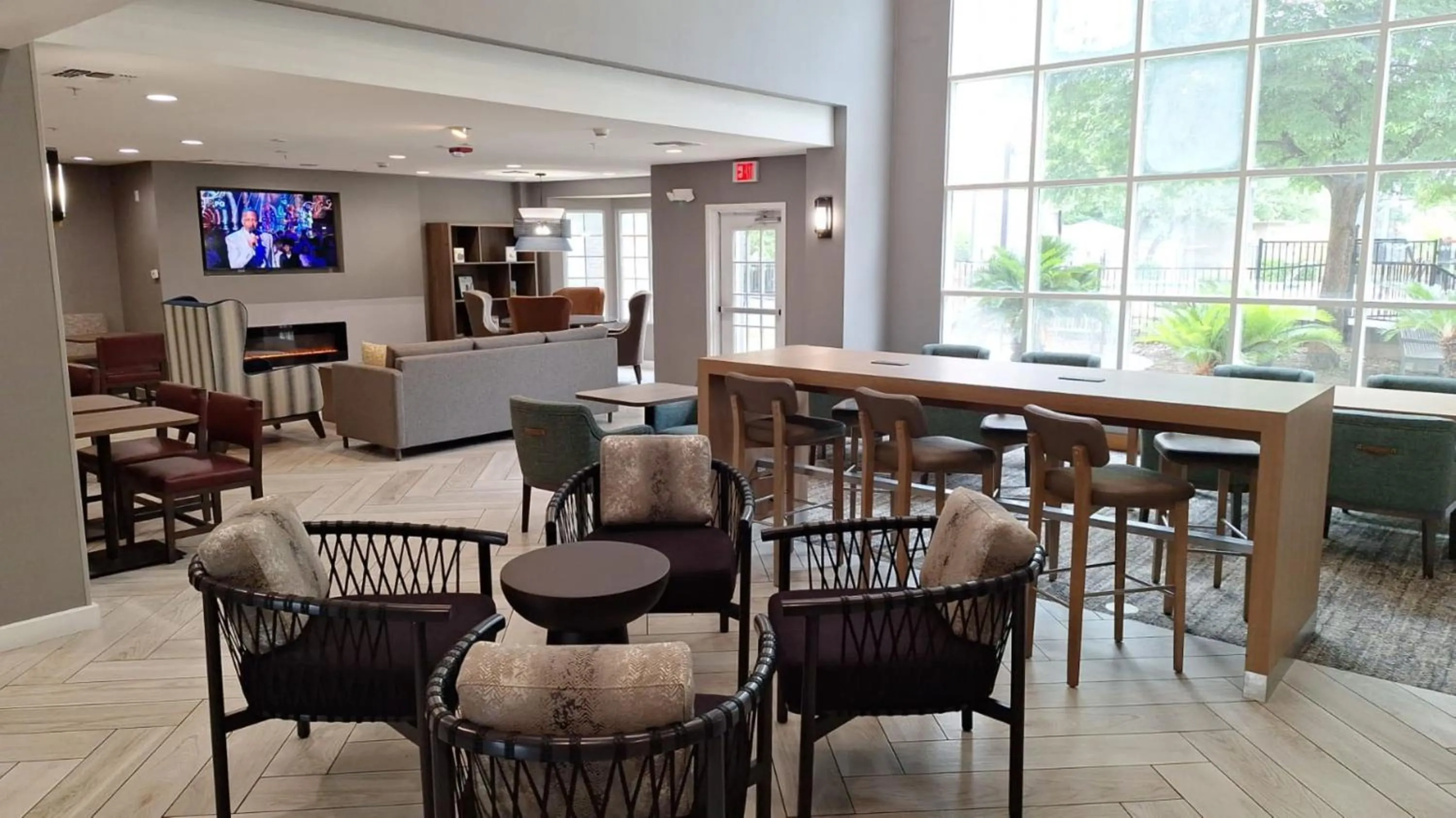 Restaurant/places to eat in Staybridge Suites Austin Airport by IHG