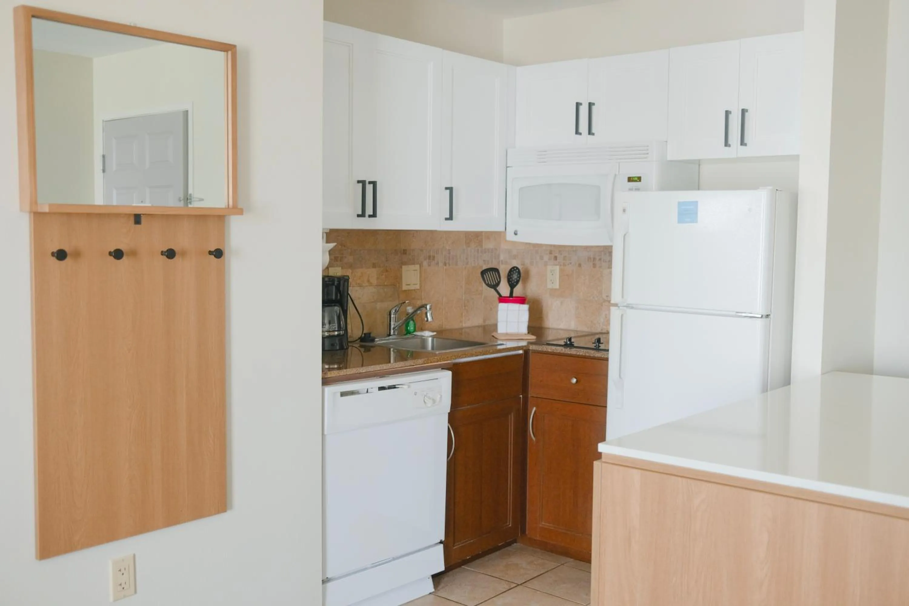 Kitchen or kitchenette in Staybridge Suites Austin Airport by IHG