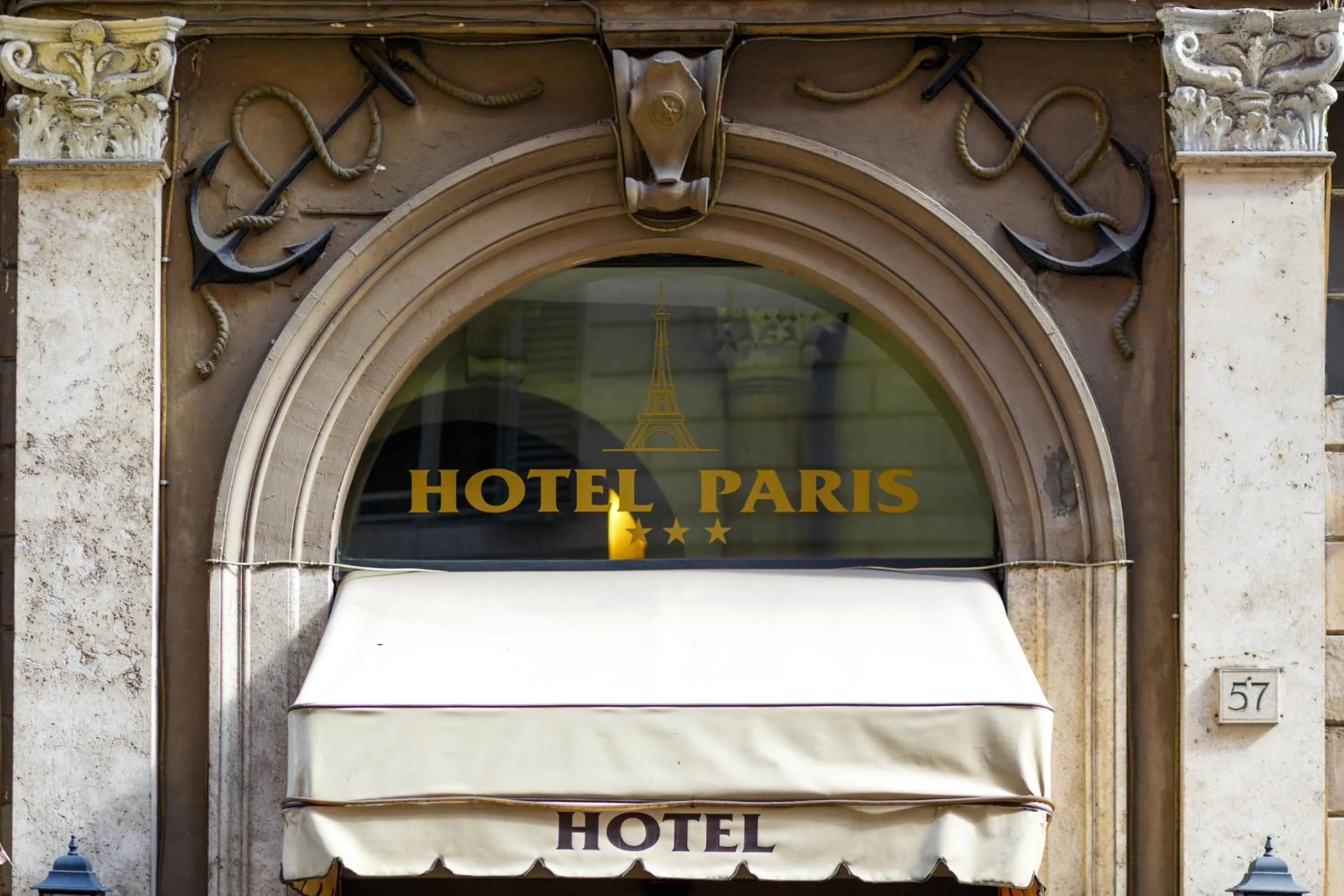 Property building in Hotel Paris