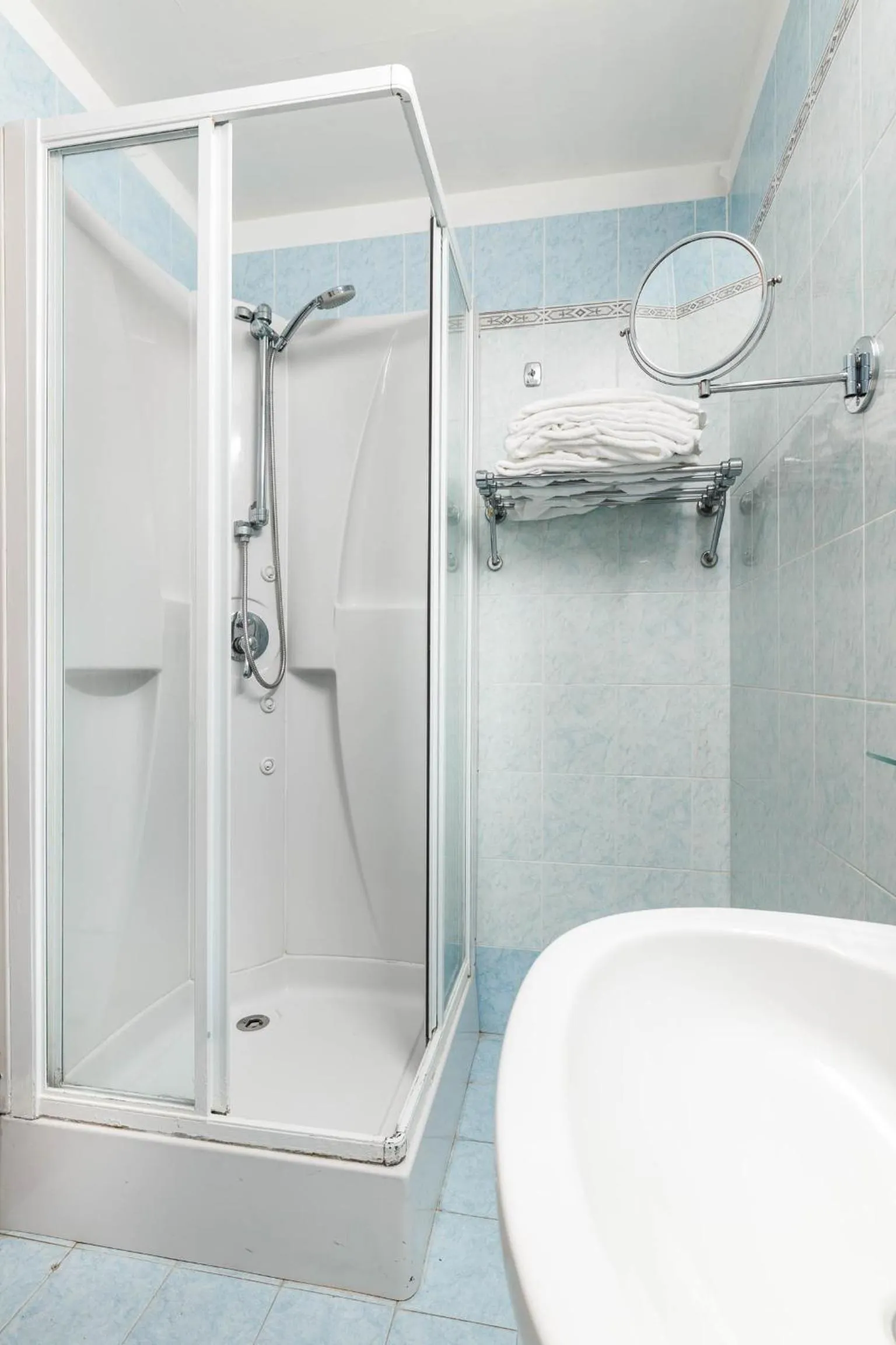 Bathroom in Hotel Paris