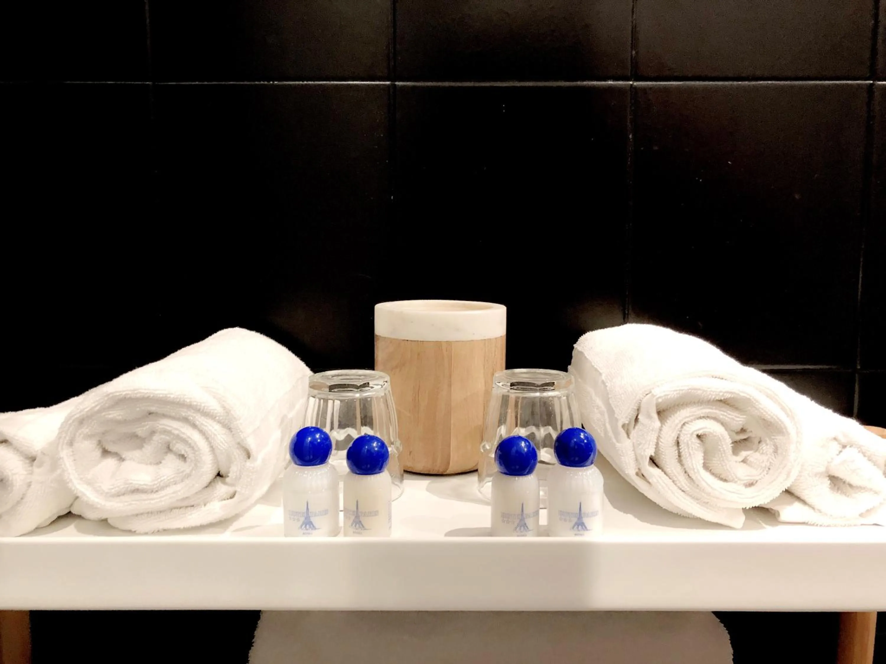 Shower in Hotel Paris