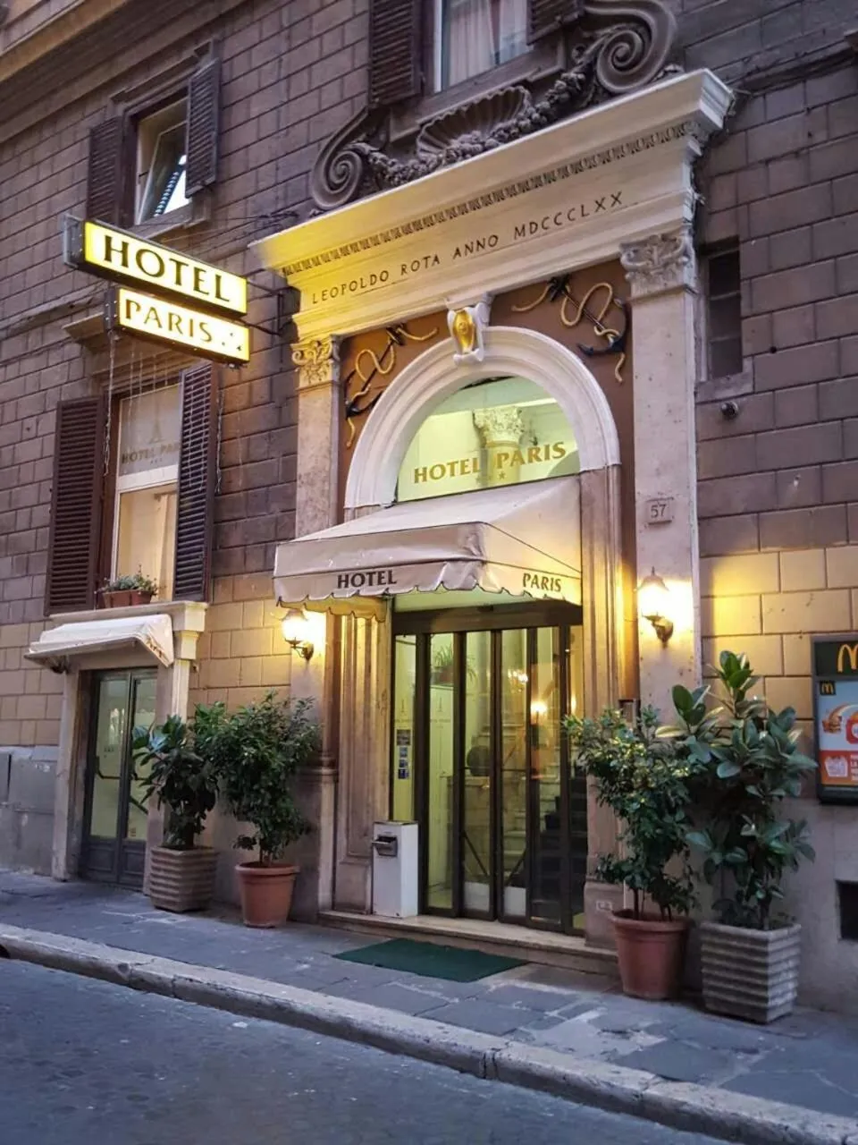 Facade/entrance in Hotel Paris