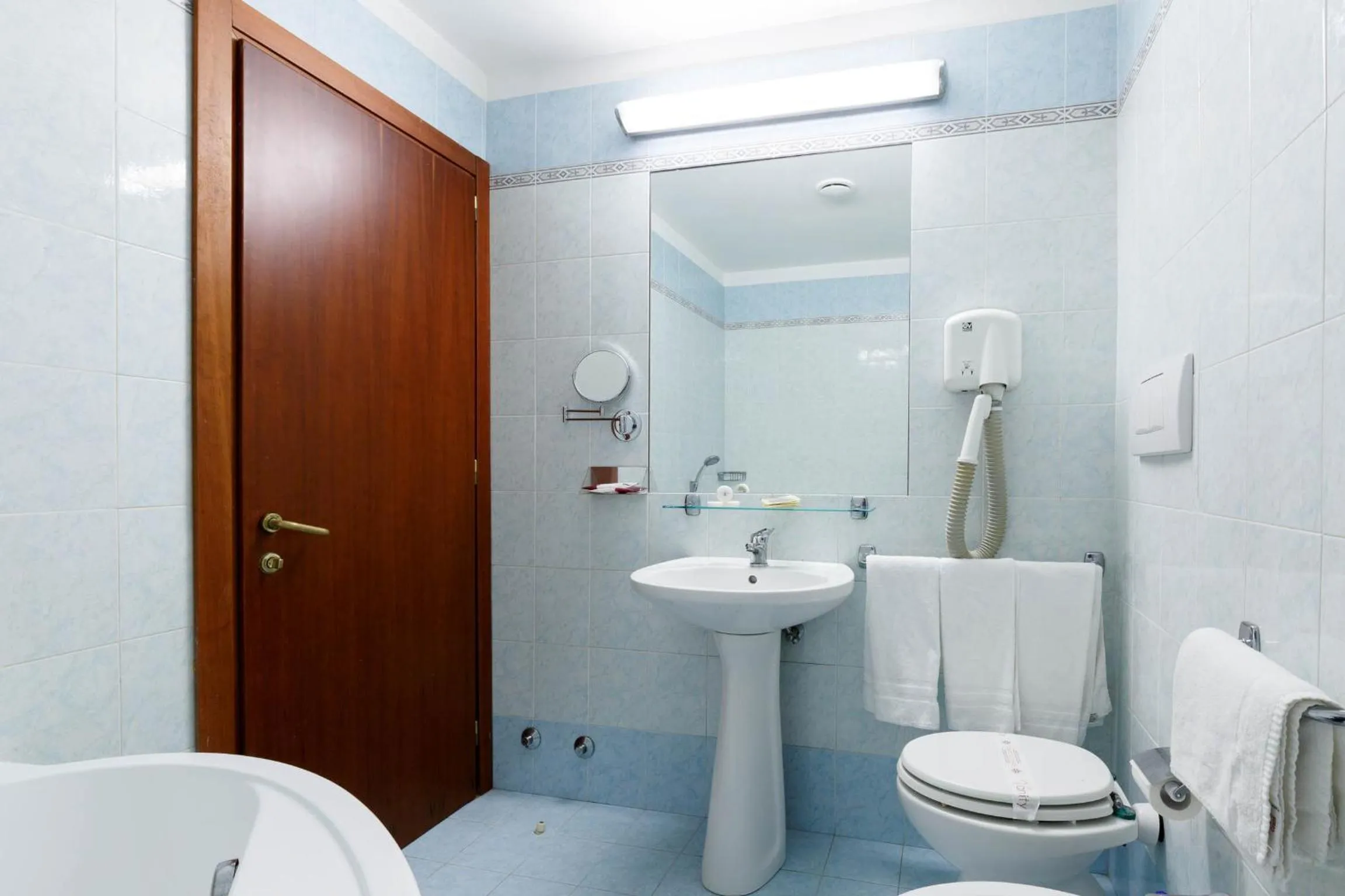 Bathroom in Hotel Paris