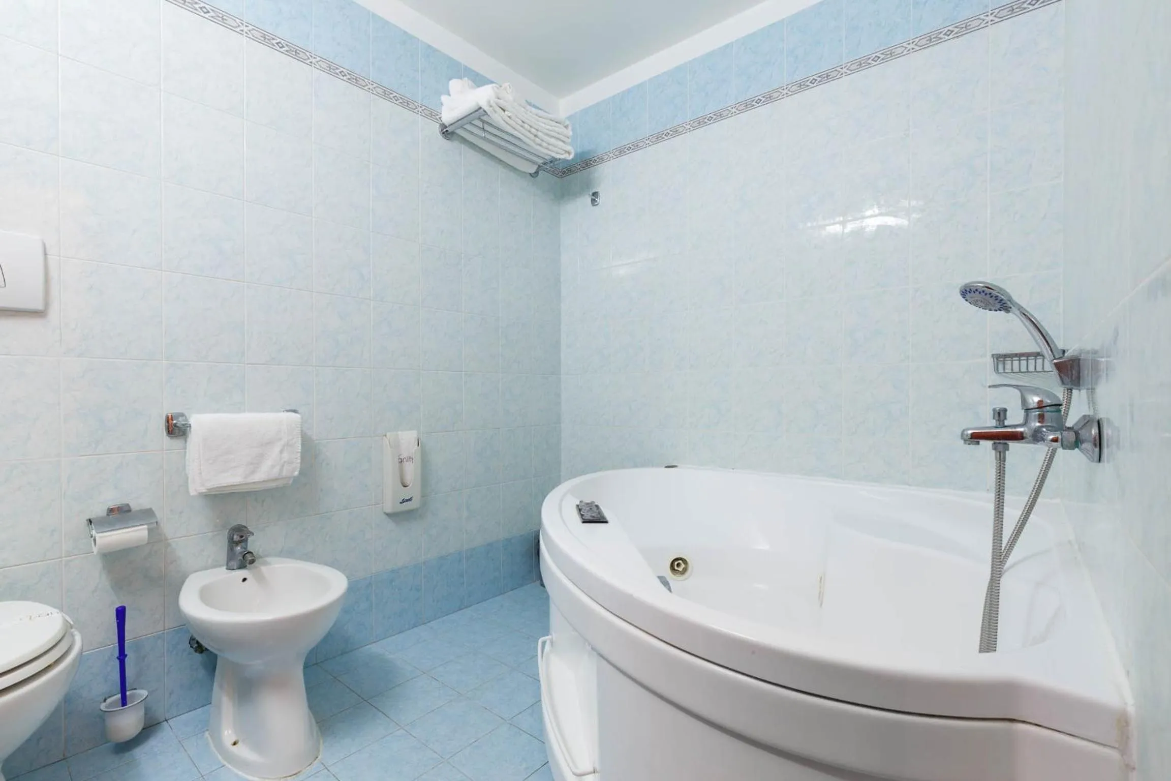 Bathroom in Hotel Paris