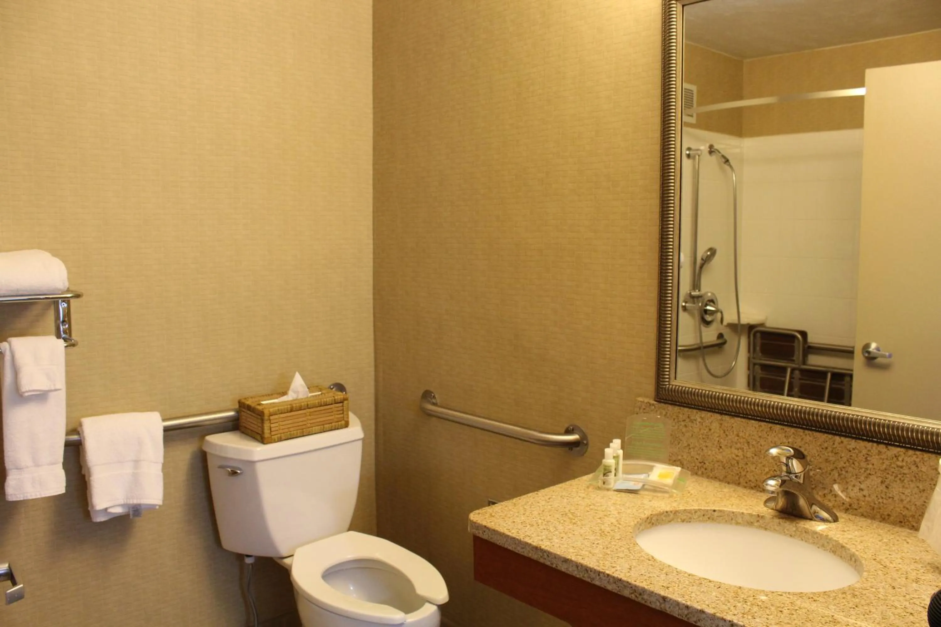 Bathroom in 3 Rivers Hotel