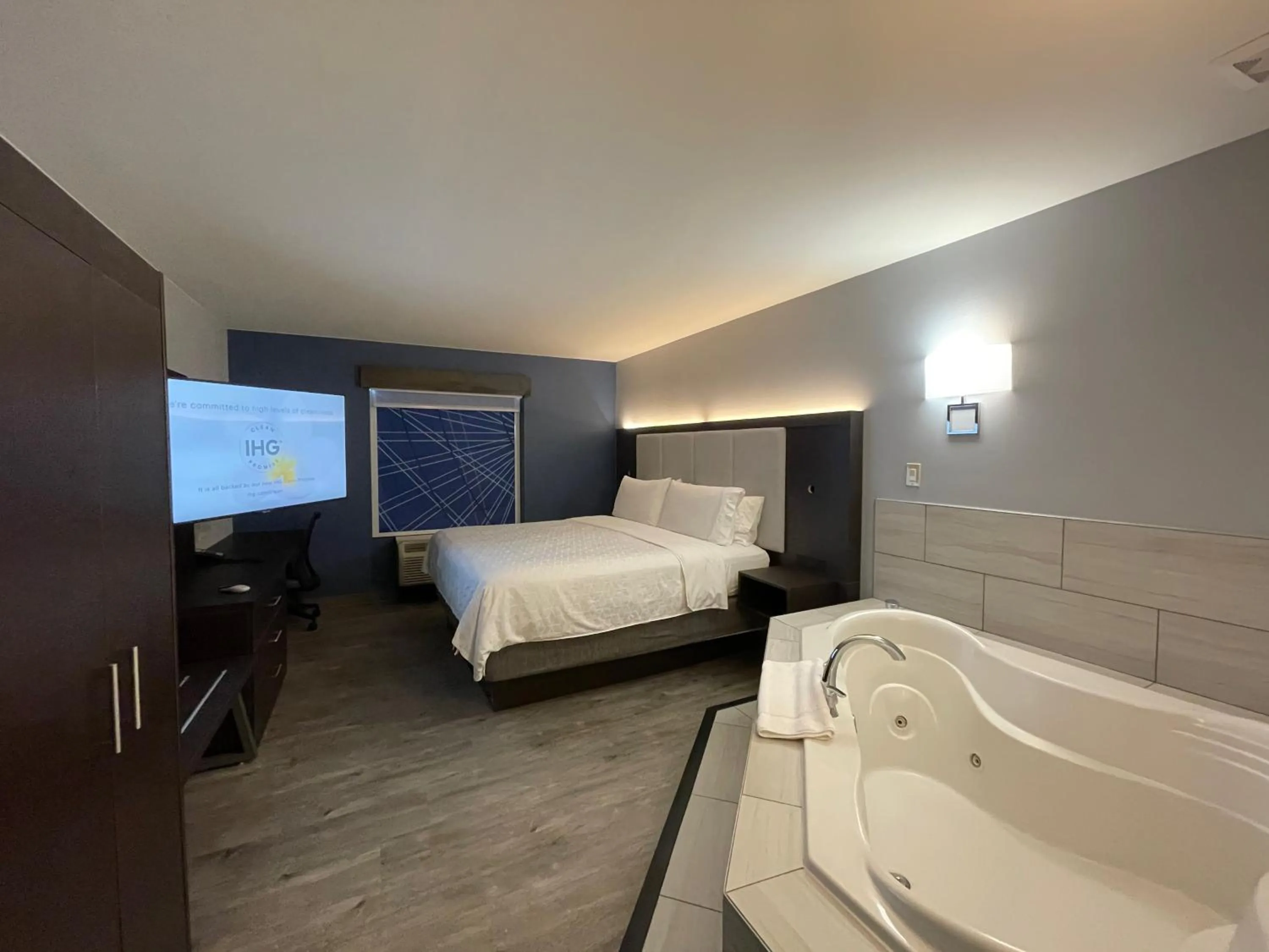 Photo of the whole room, Bed in Holiday Inn Express & Suites Columbia - East Elkridge, Jessup an IHG Hotel