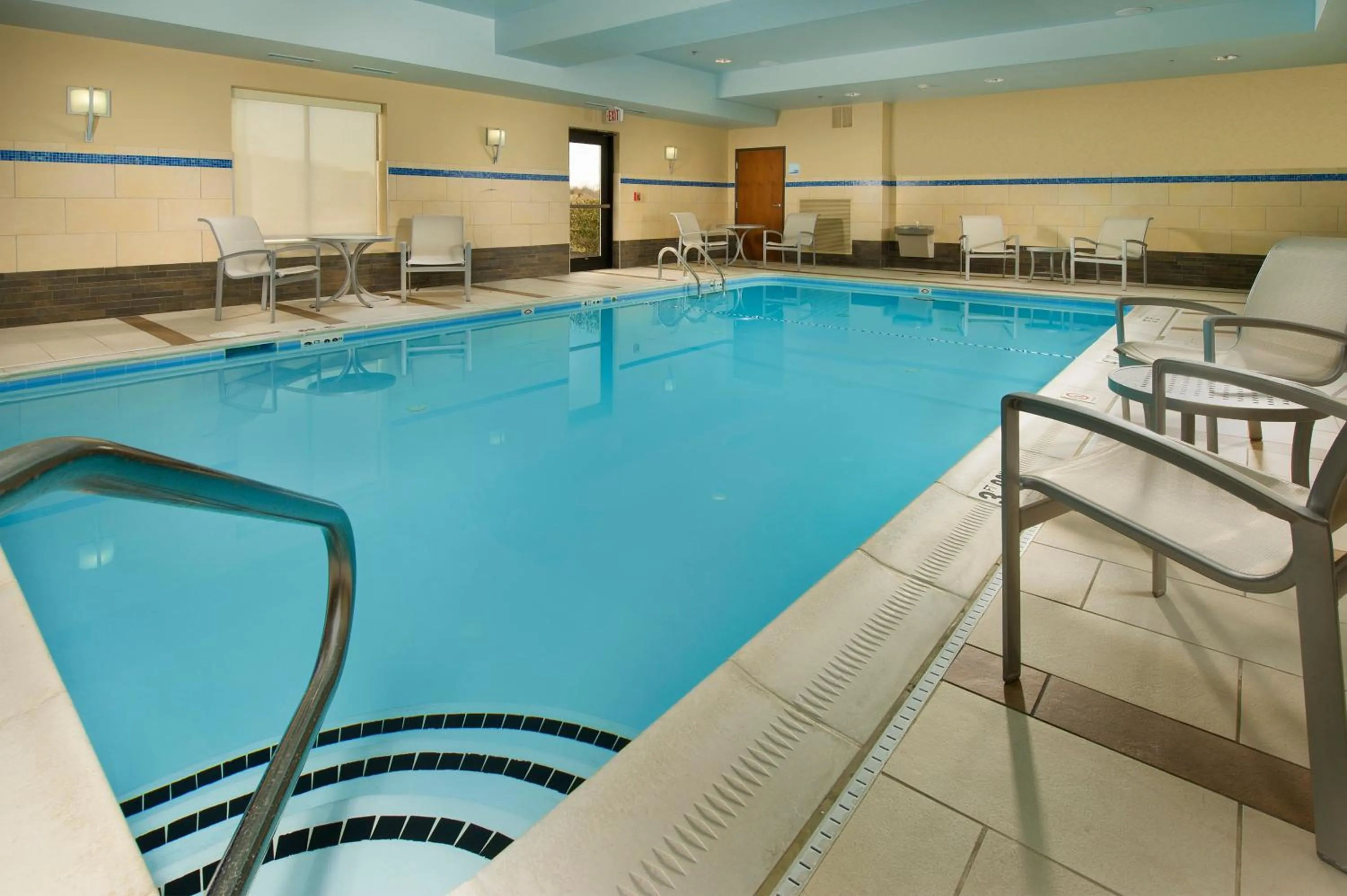 Swimming pool in Holiday Inn Express & Suites Columbia - East Elkridge, Jessup an IHG Hotel