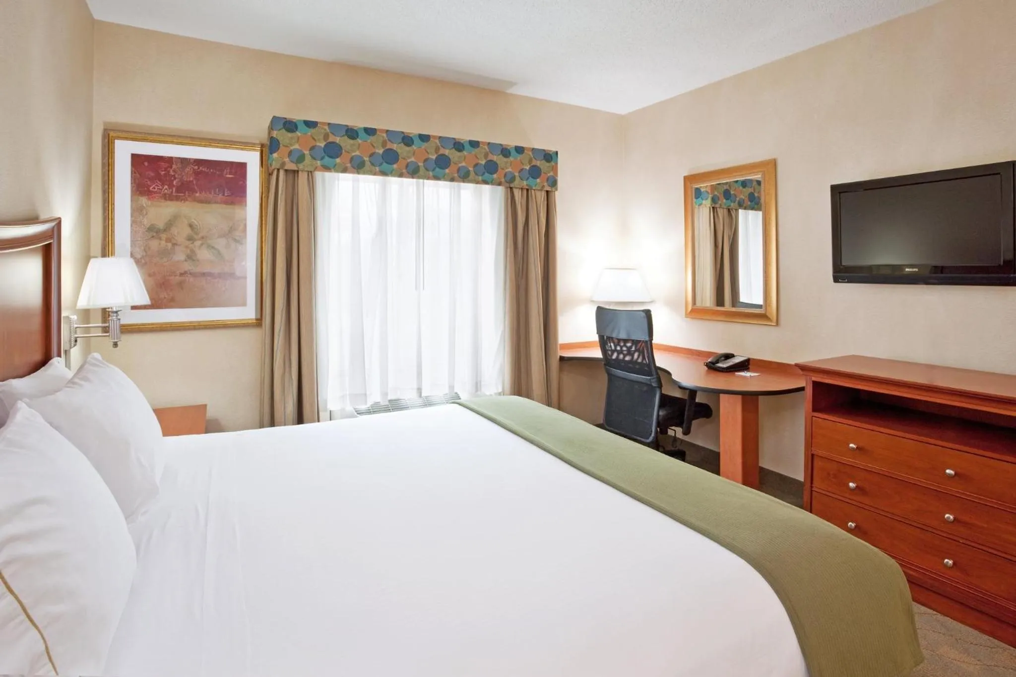 Photo of the whole room, Bed in Holiday Inn Express Hotel & Suites Auburn Hills by IHG
