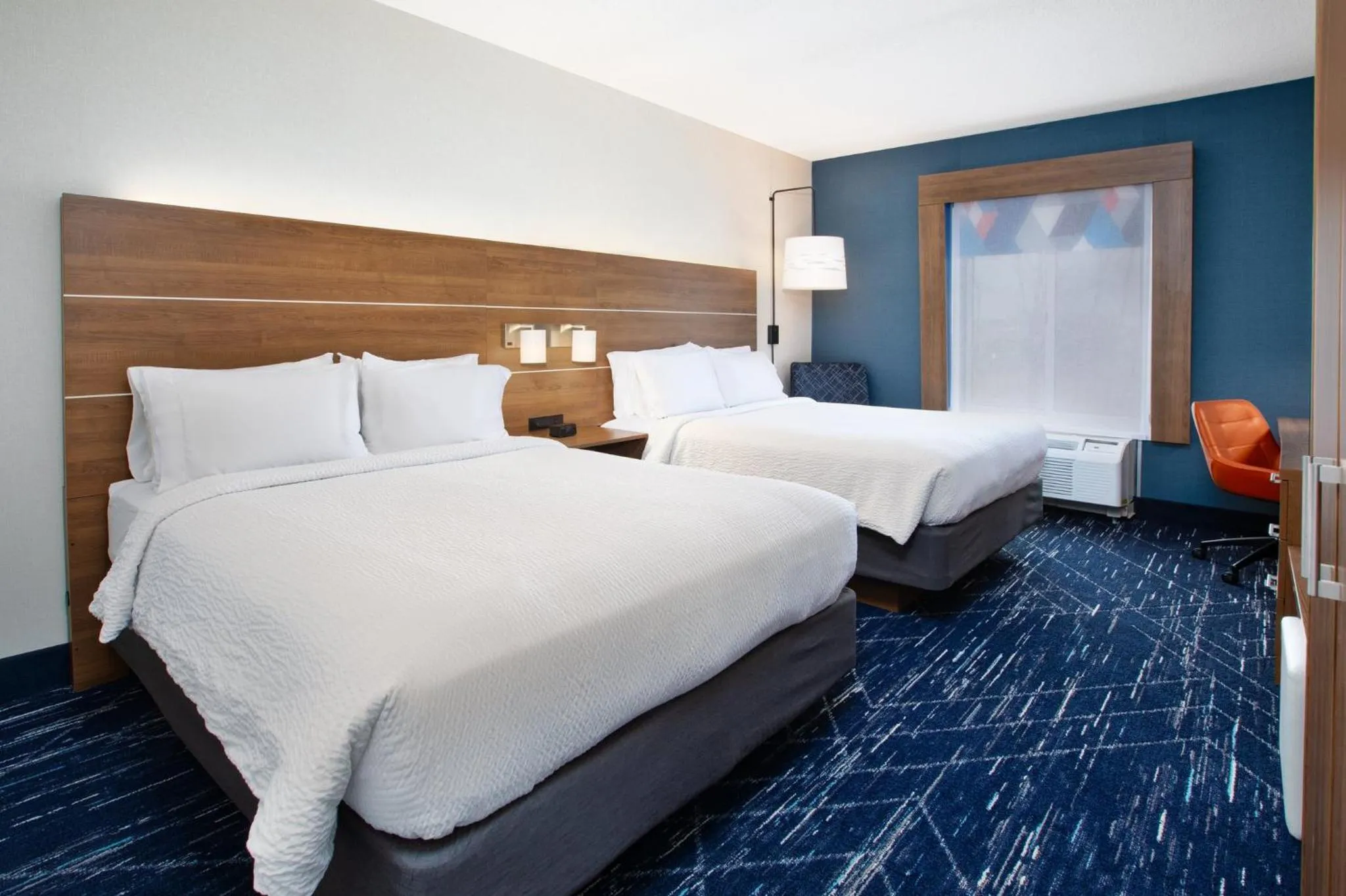 Photo of the whole room, Bed in Holiday Inn Express Hotel & Suites Auburn Hills by IHG