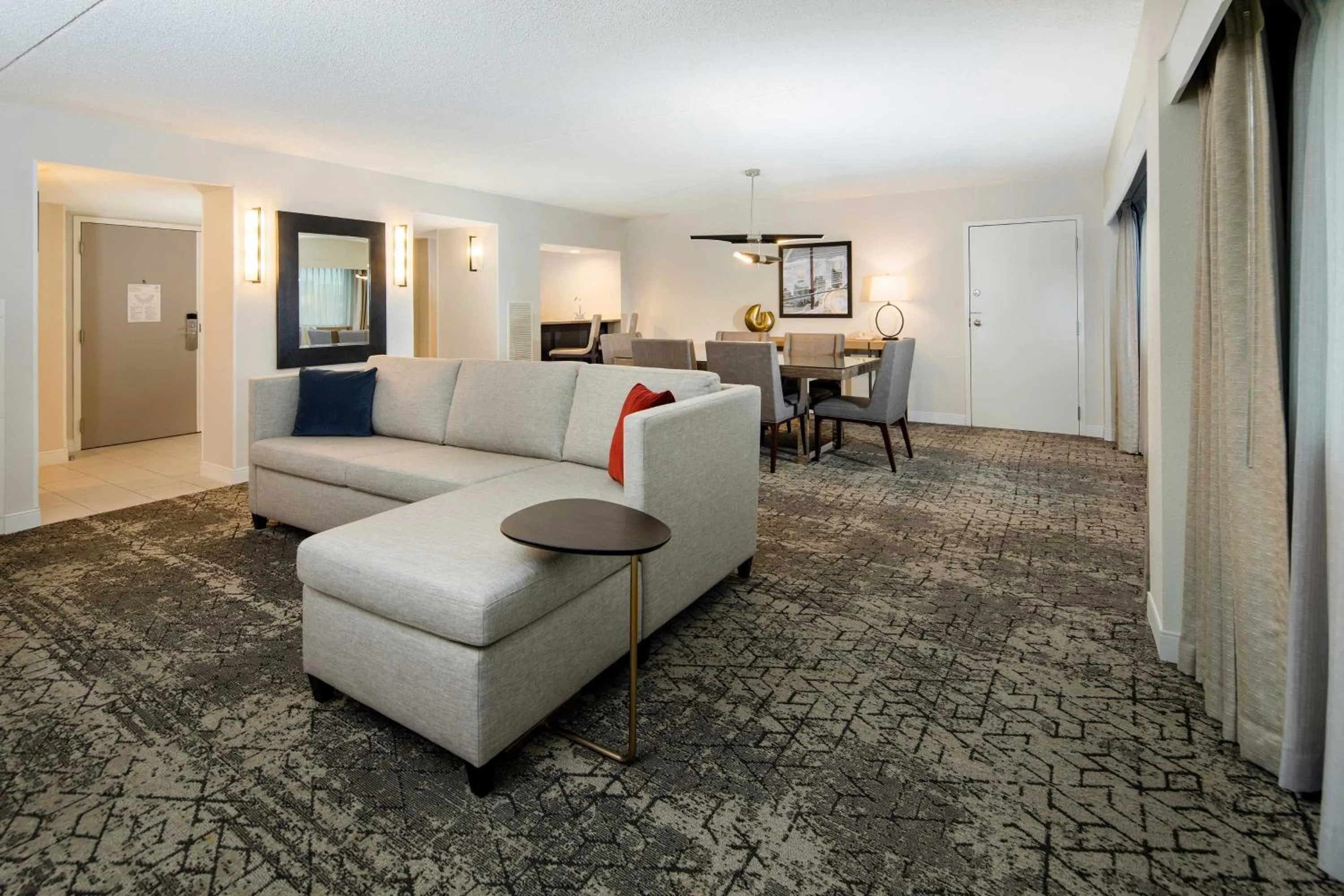 Photo of the whole room in Sheraton Detroit Metro Airport