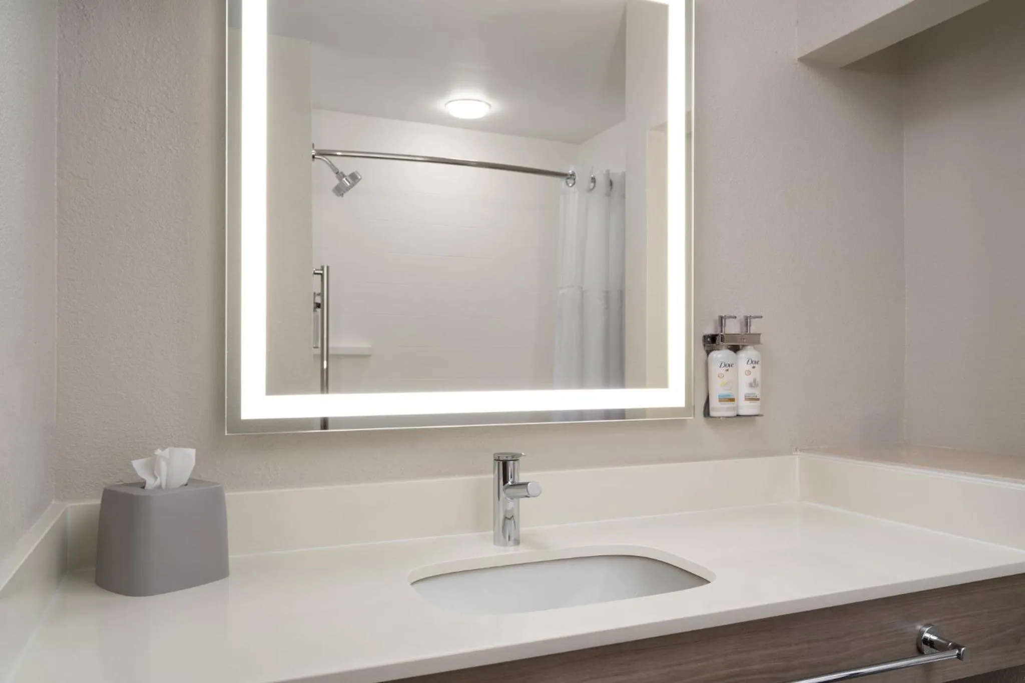 Bathroom in Holiday Inn Express Hotel & Suites Chaffee - Jacksonville West by IHG
