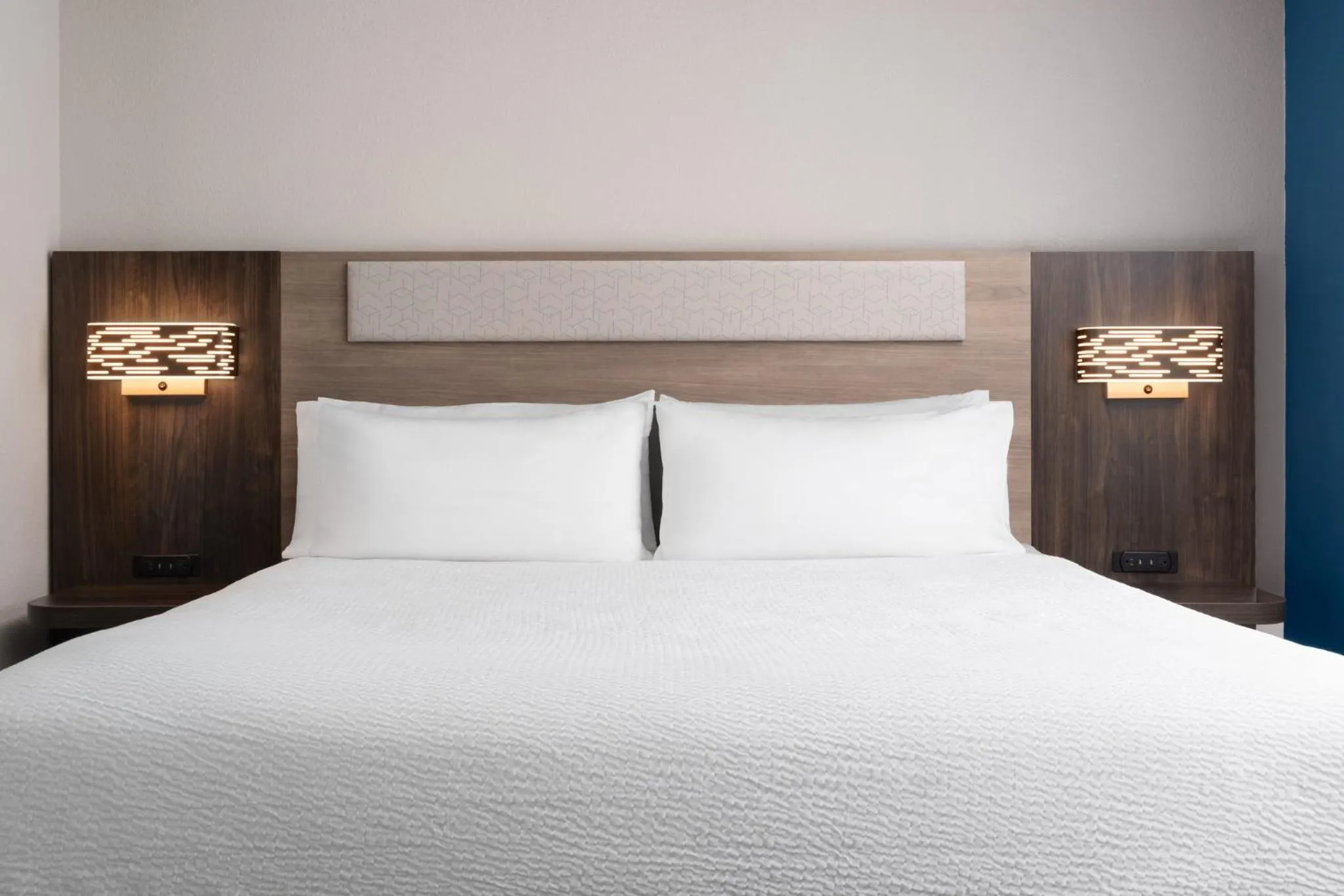 Photo of the whole room, Bed in Holiday Inn Express Hotel & Suites Chaffee - Jacksonville West by IHG