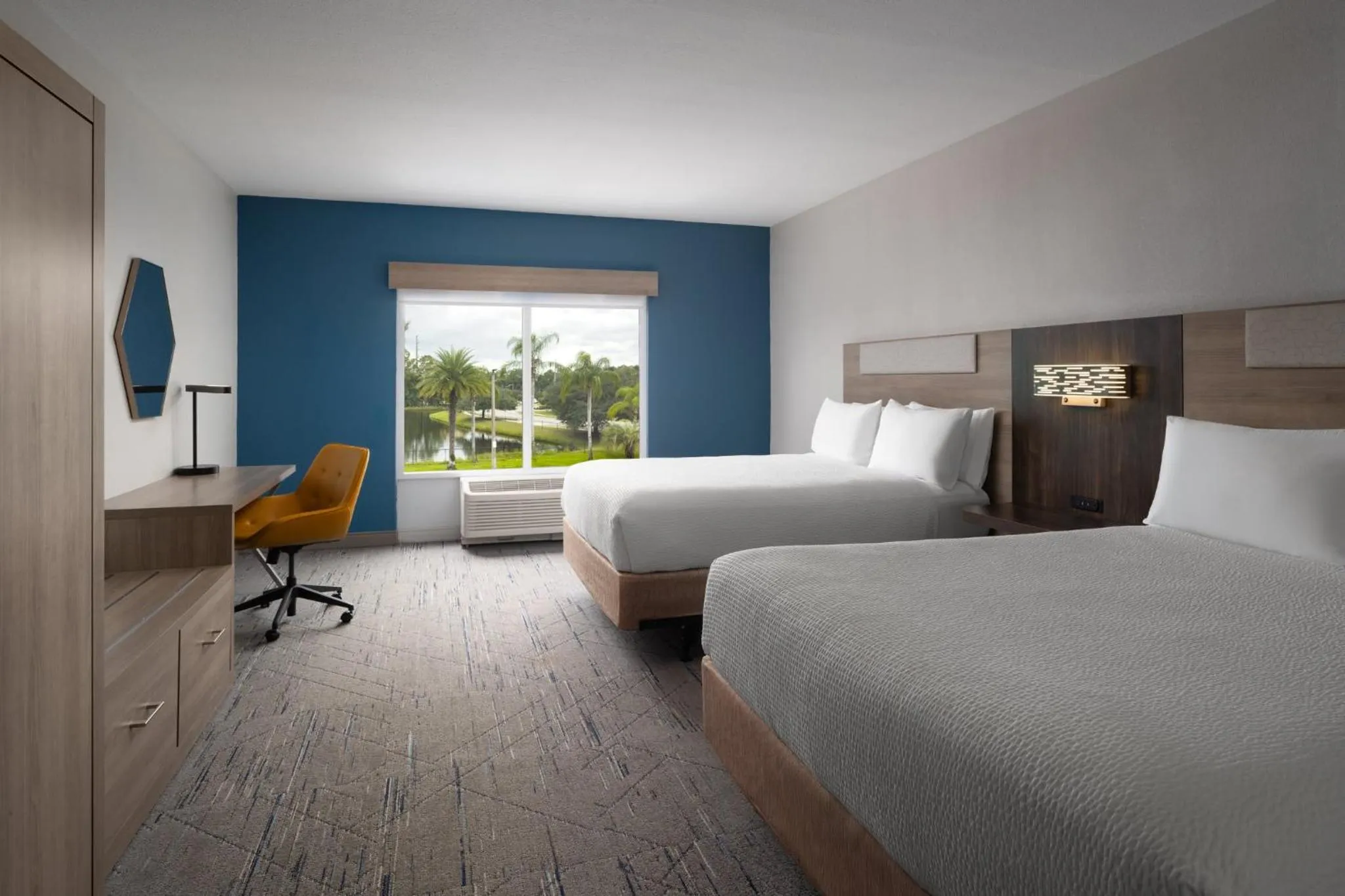 Photo of the whole room, Bed in Holiday Inn Express Hotel & Suites Chaffee - Jacksonville West by IHG