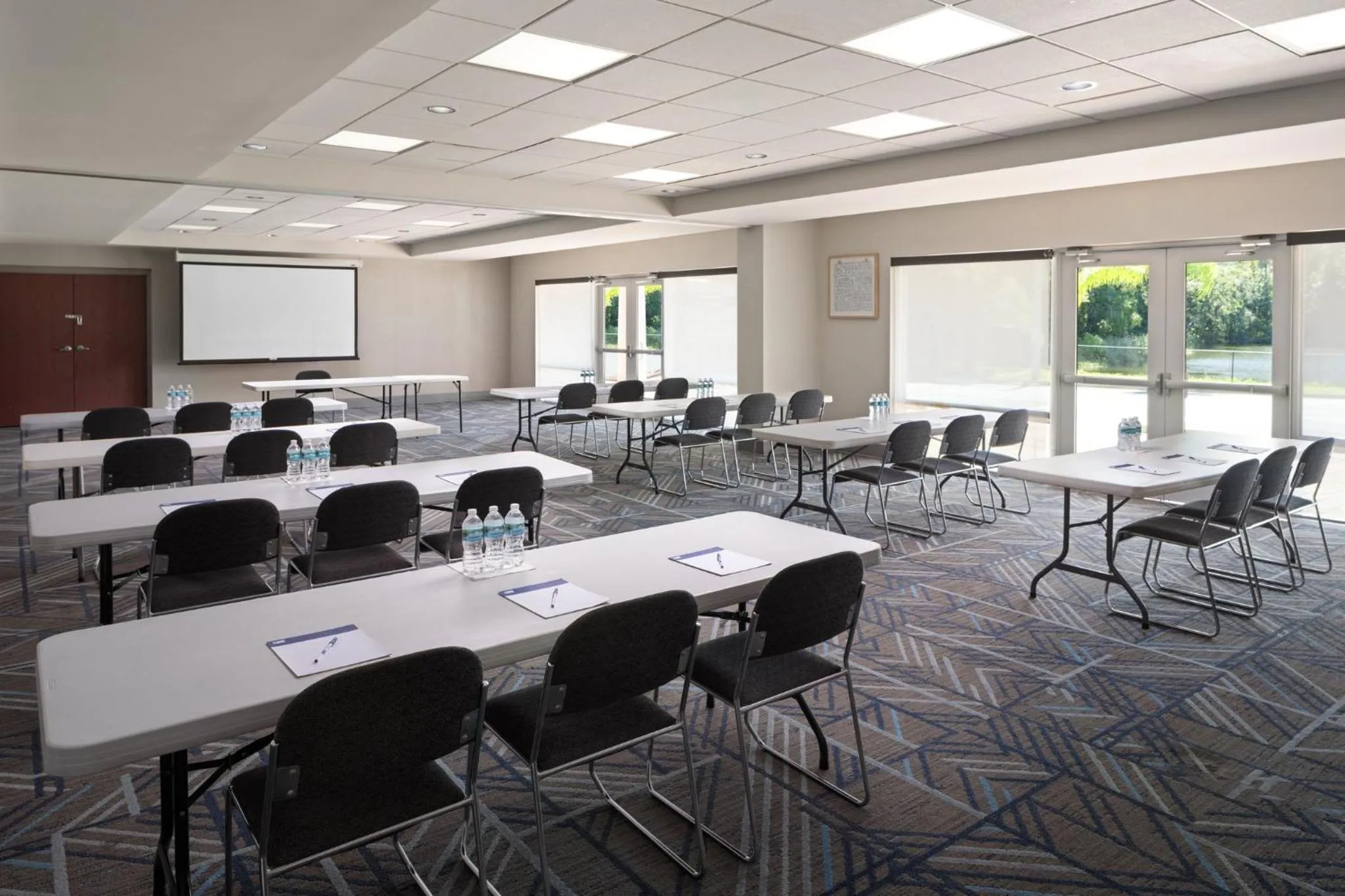 Meeting/conference room in Holiday Inn Express Hotel & Suites Chaffee - Jacksonville West by IHG