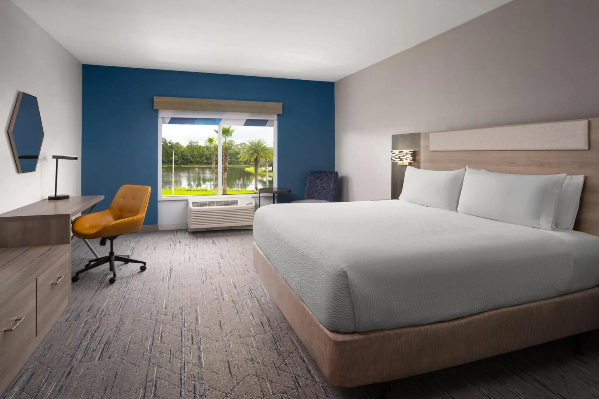 Photo of the whole room, Bed in Holiday Inn Express Hotel & Suites Chaffee - Jacksonville West by IHG