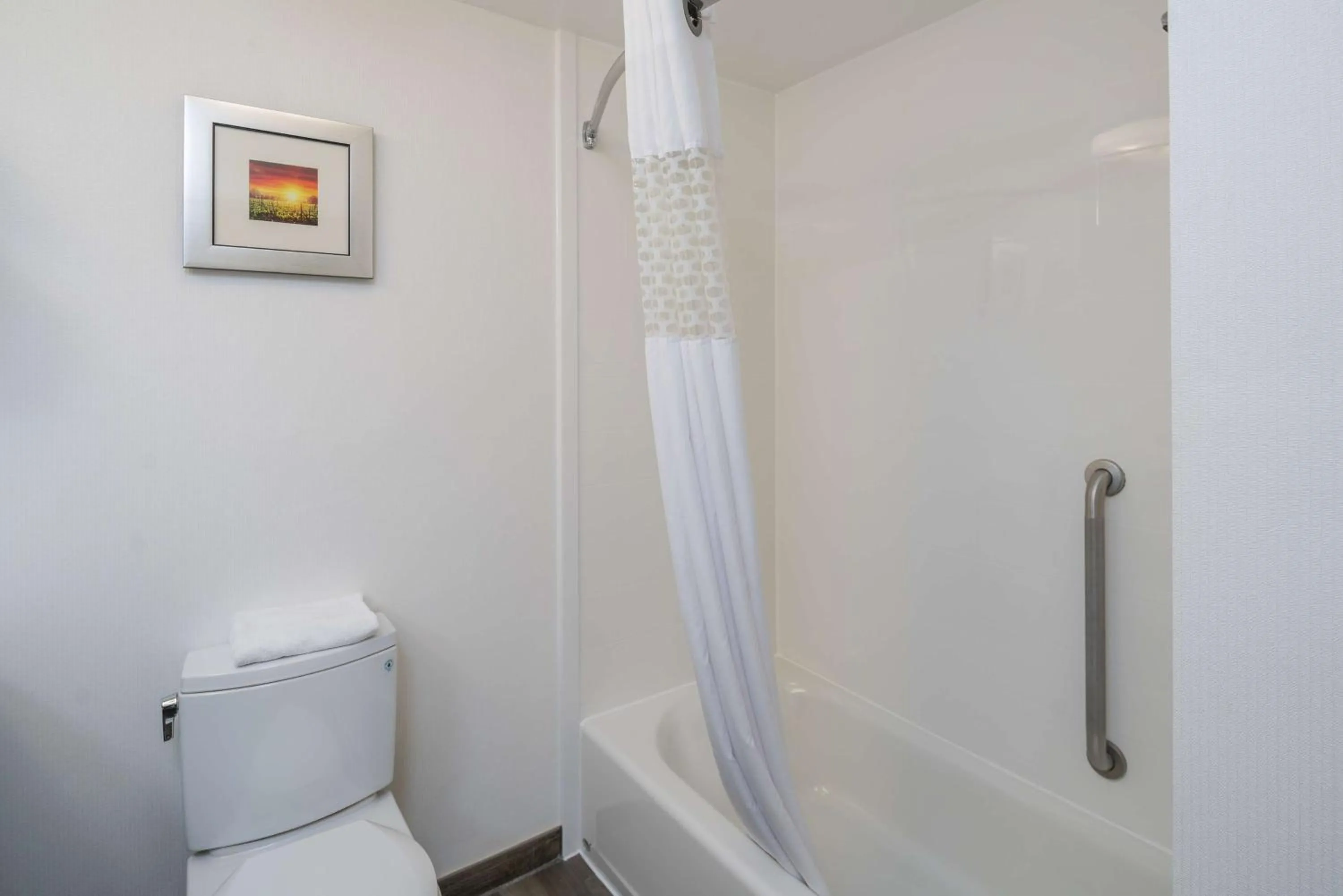 Bathroom in Hampton Inn Livermore