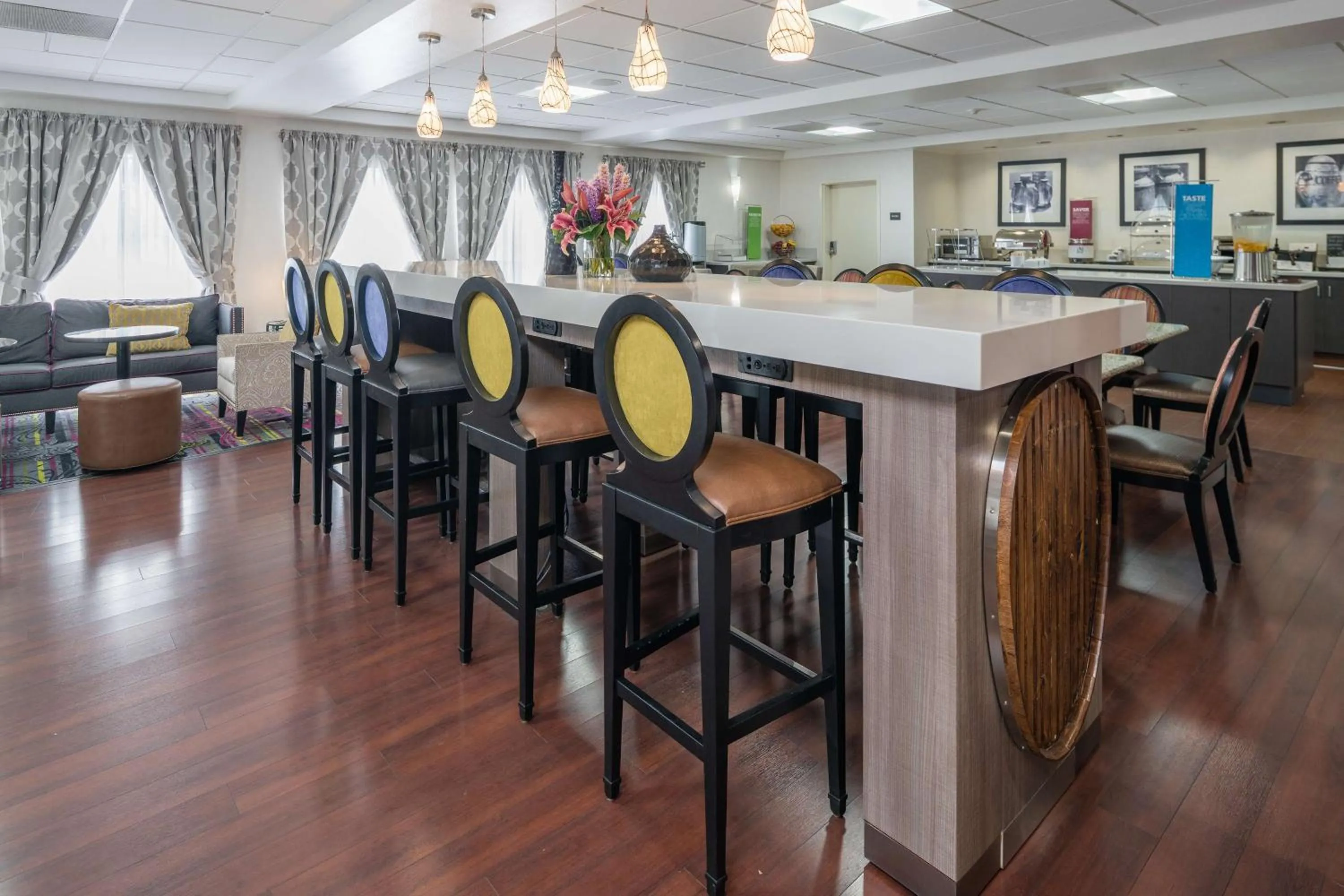 Restaurant/places to eat in Hampton Inn Livermore