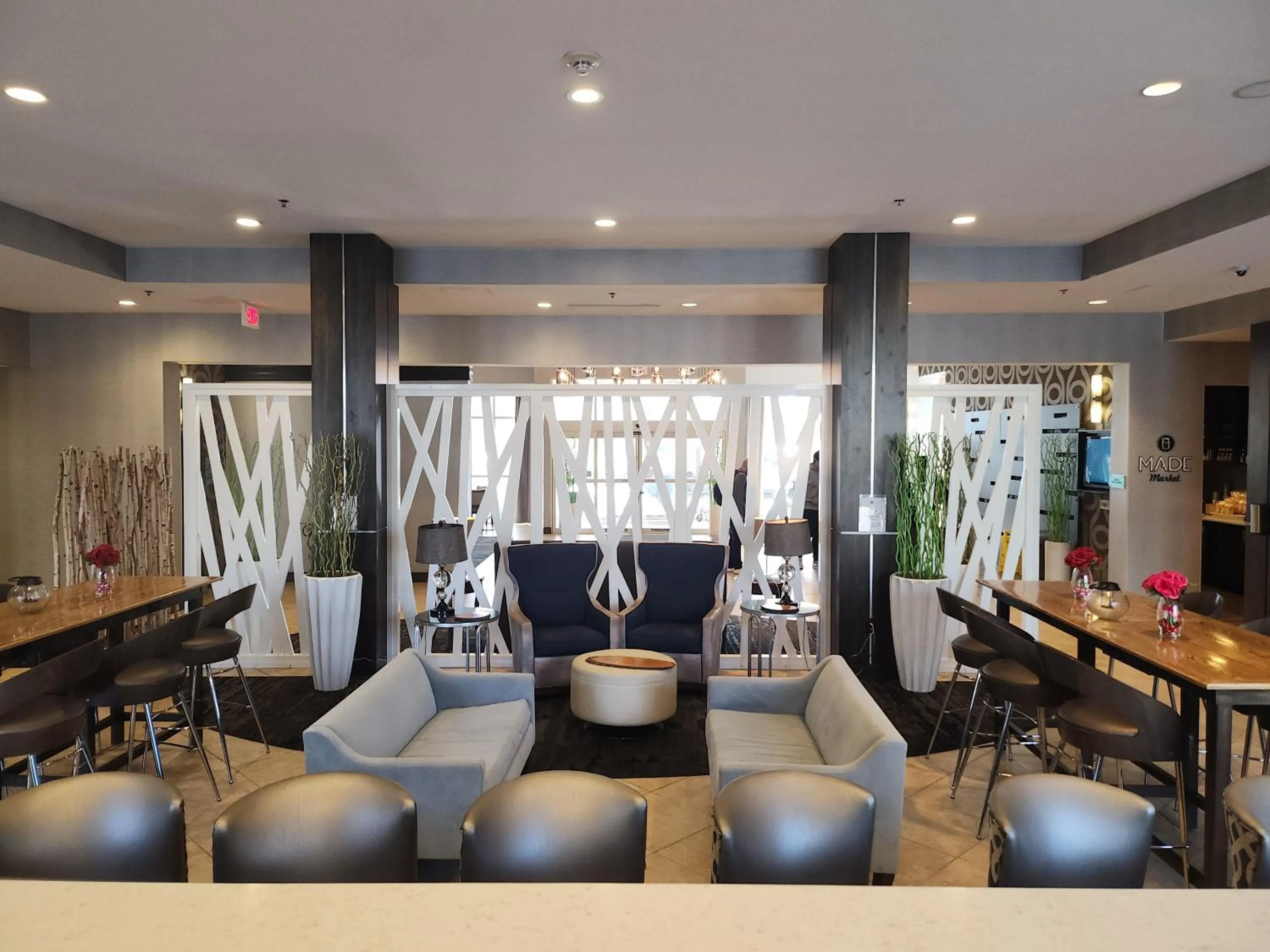 Restaurant/places to eat in DoubleTree by Hilton North Charleston - Convention Center