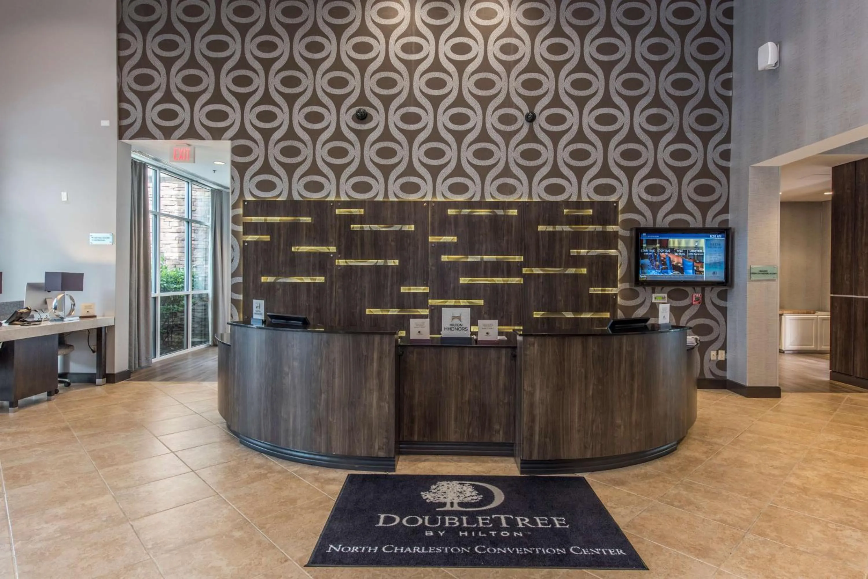 Lobby or reception in DoubleTree by Hilton North Charleston - Convention Center