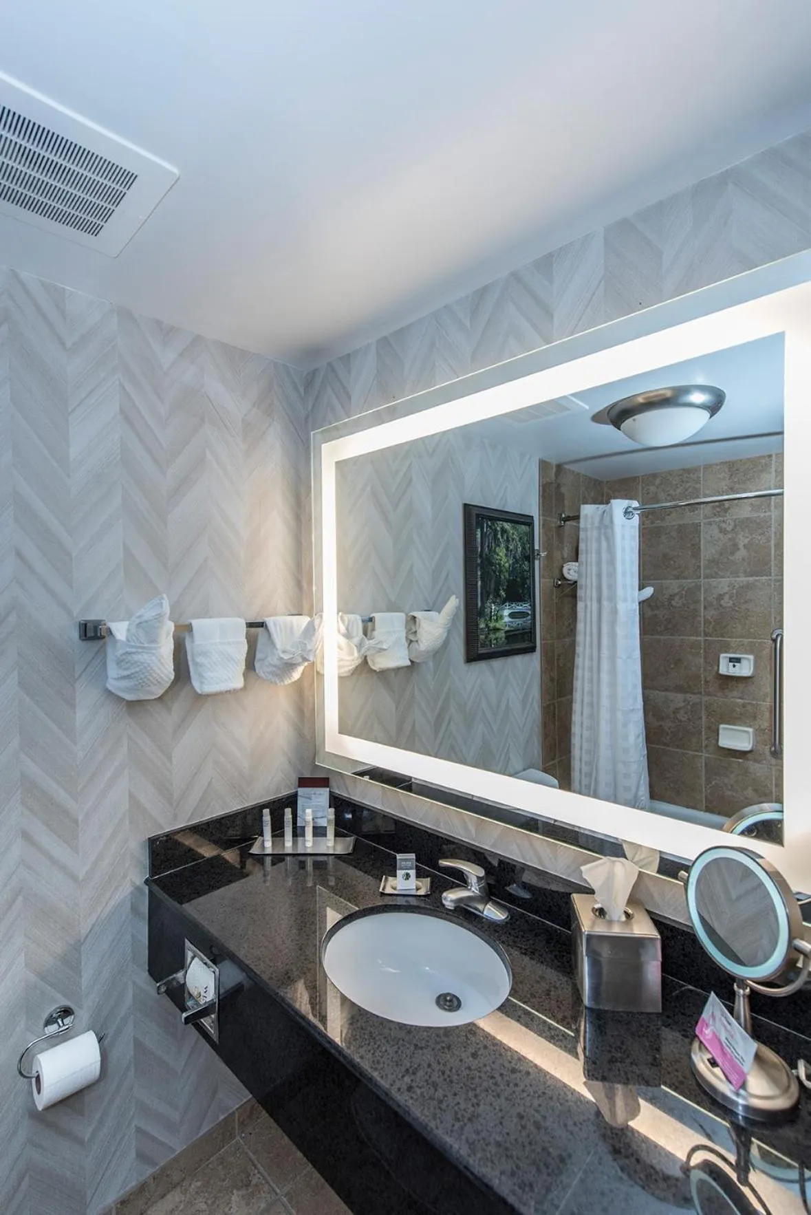 DoubleTree by Hilton North Charleston - Convention Center