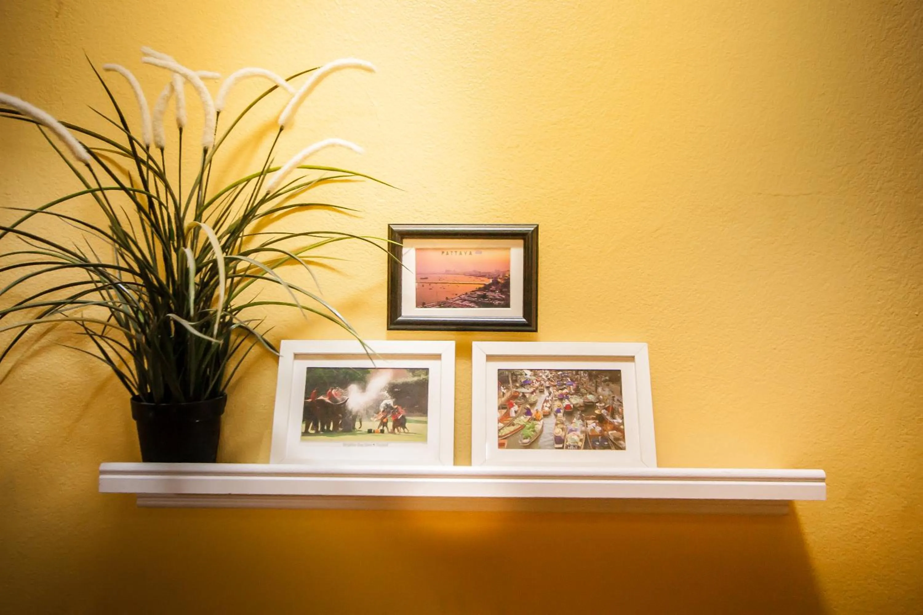 Decorative detail in Thai Thai Hostel