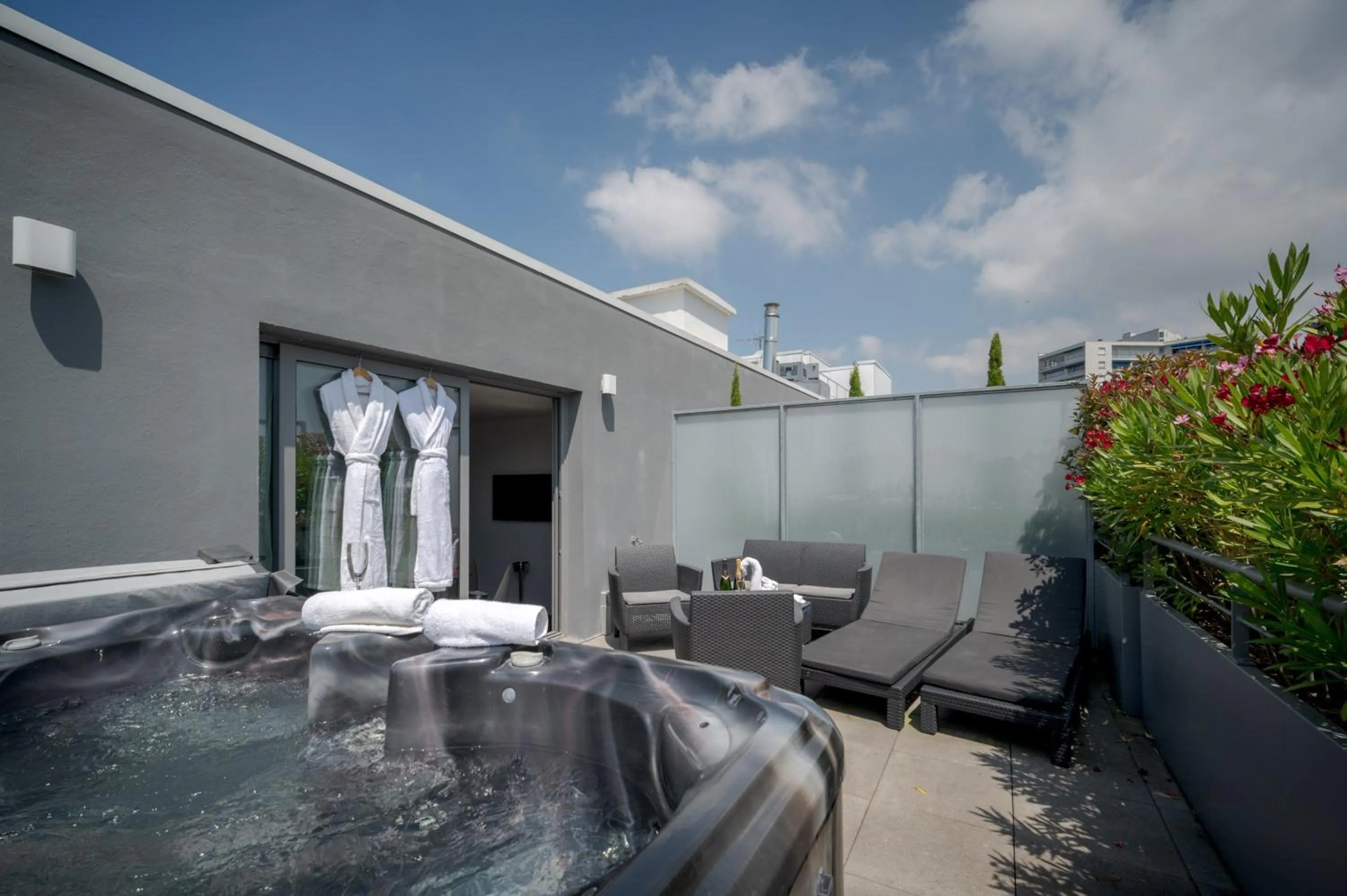 Hot Tub in Best Western Plus Central Park Hotel